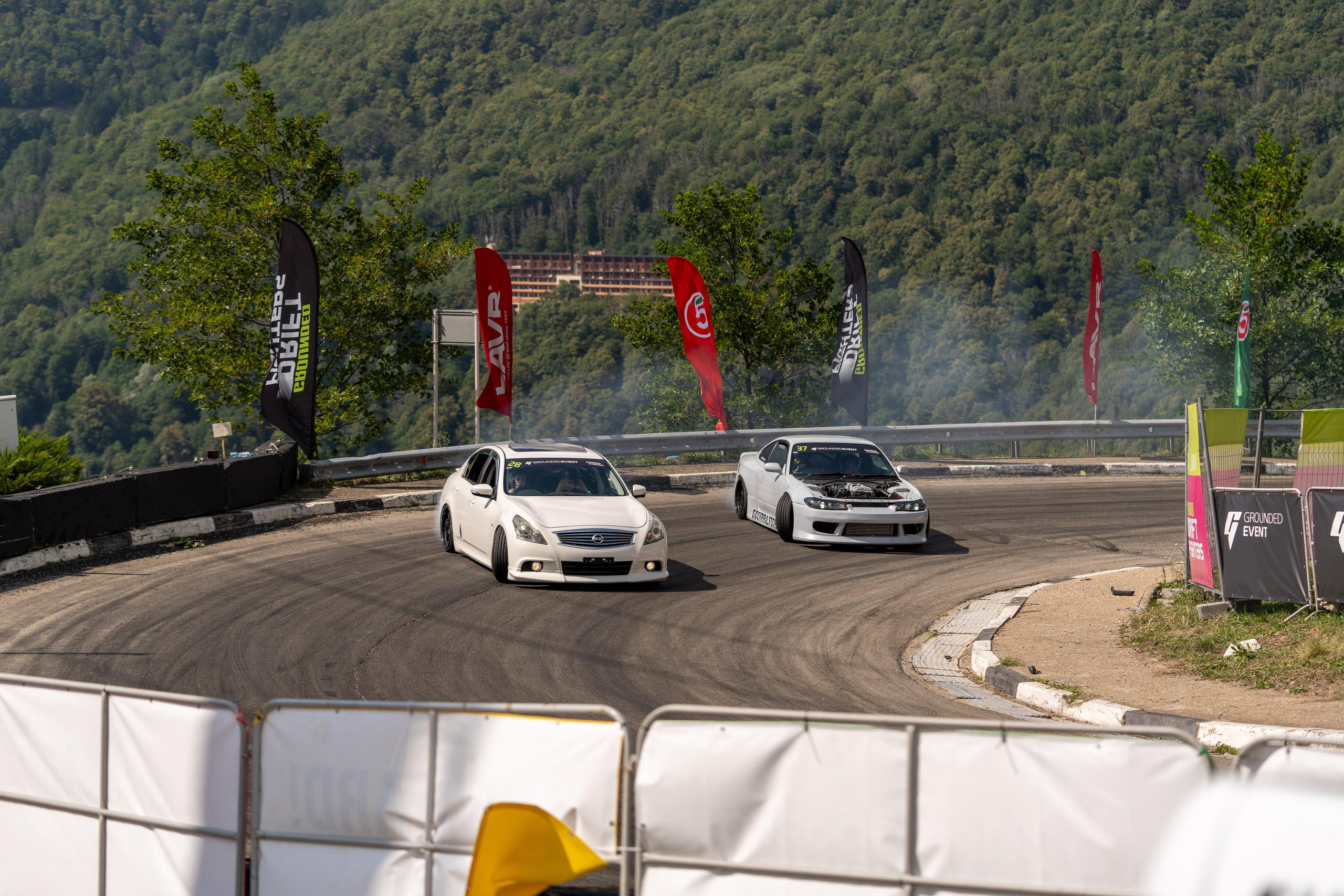 Фотоотчет партнеской интеграции для сети «Пятерочка» на фестивале «Grounded». Репортажный фотограф в Красной Поляне и Сочи Павлюченко Екатерина