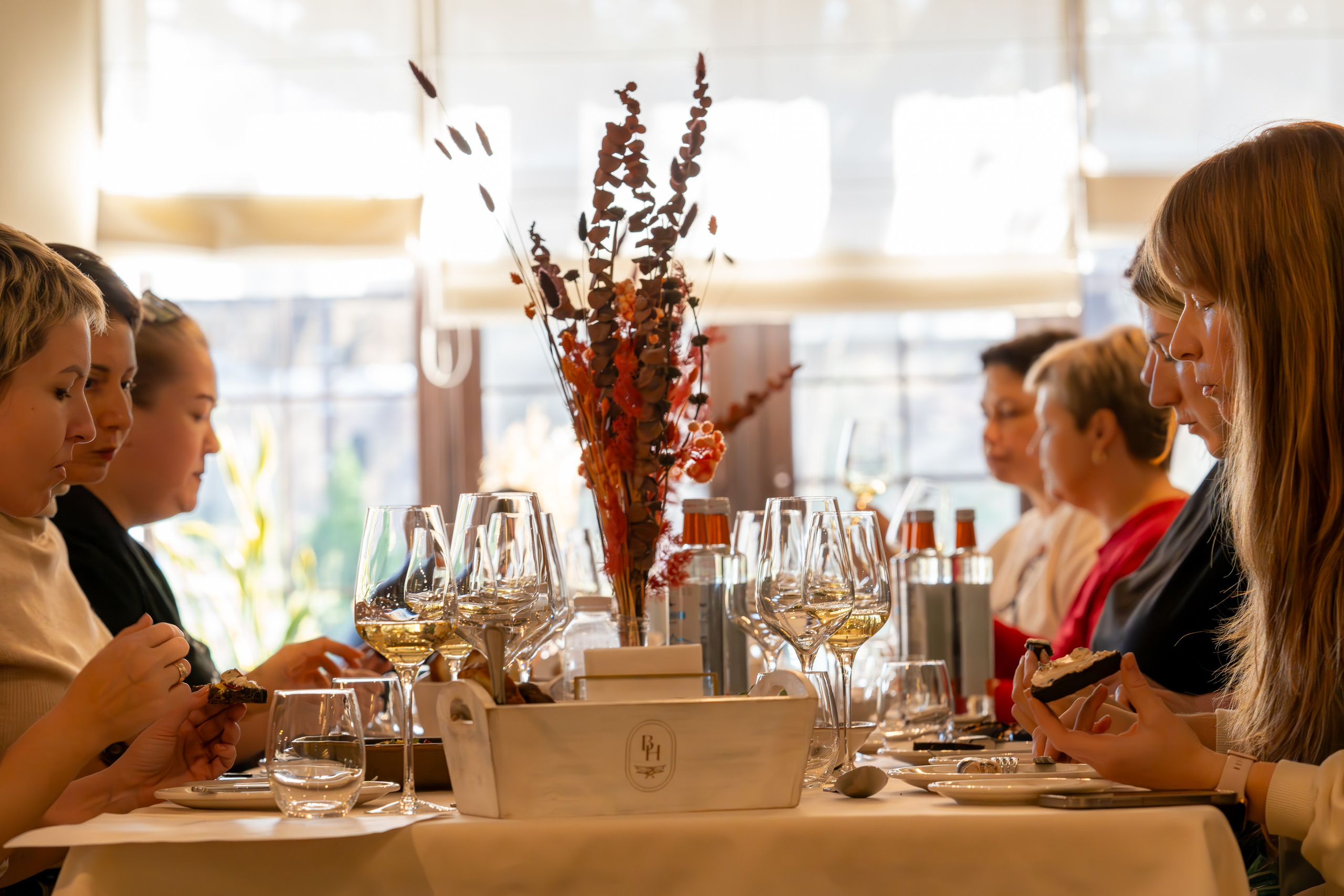 Литературная мастерская с Ольгой Шутовой в «Винотеррии». Репортажный фотограф в Красной Поляне и Сочи Павлюченко Екатерина