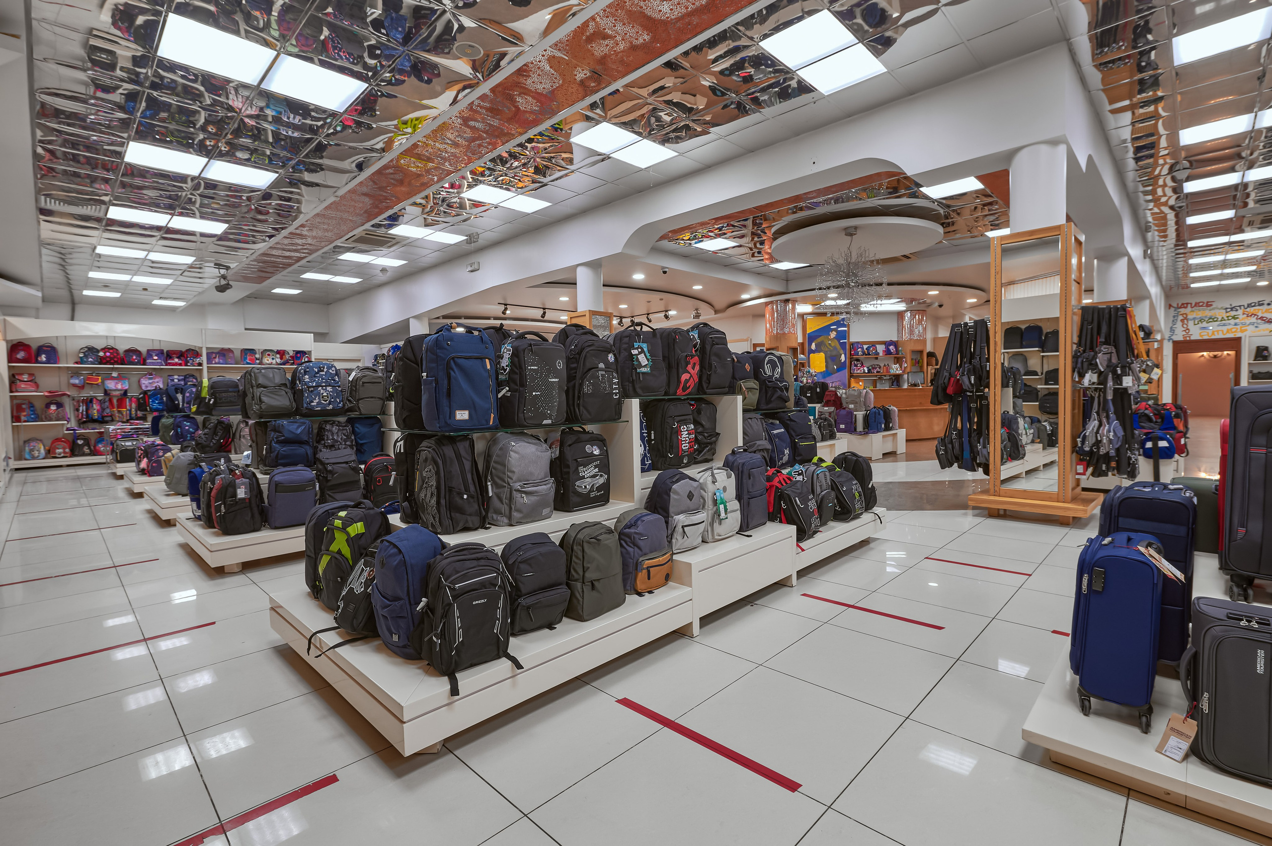 Портфолио по интерьерной и экстерьерной фотосъёмки: Мир Сумок — Правый берег. Фотограф Яковлев Роман — Красноярск