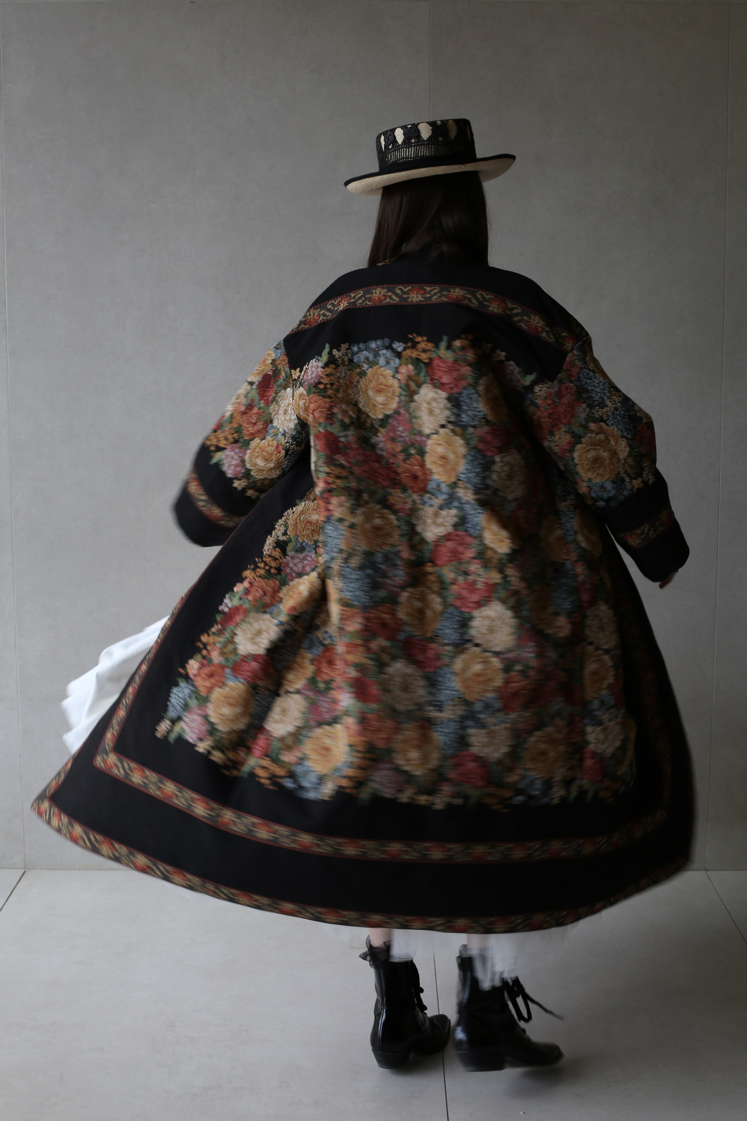 LOOKBOOK. Фешн дизайнер, фотограф, художник Яна Лазарева в Москве