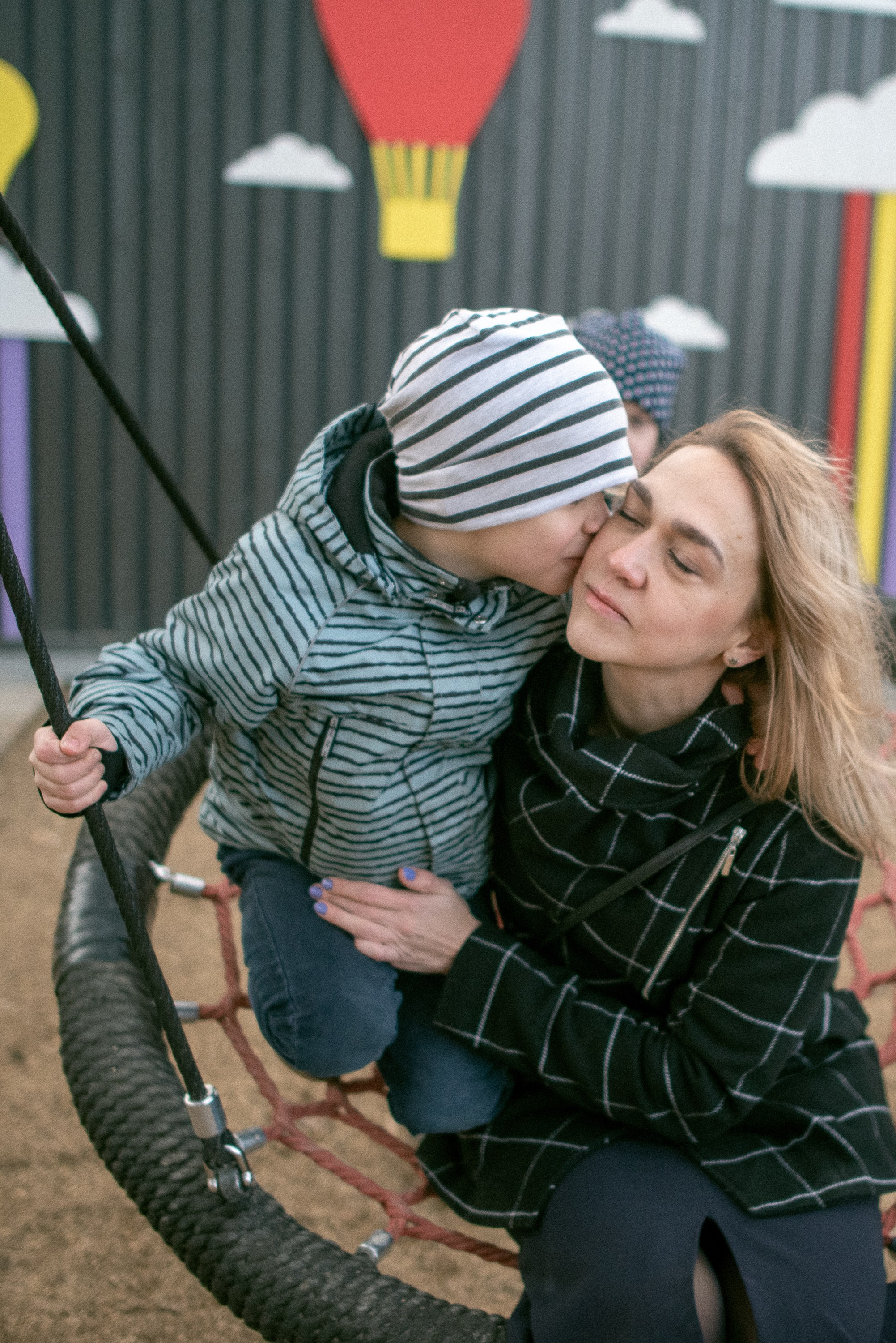 Walk in New Holland. Documentary family photography in Barcelona and beyond