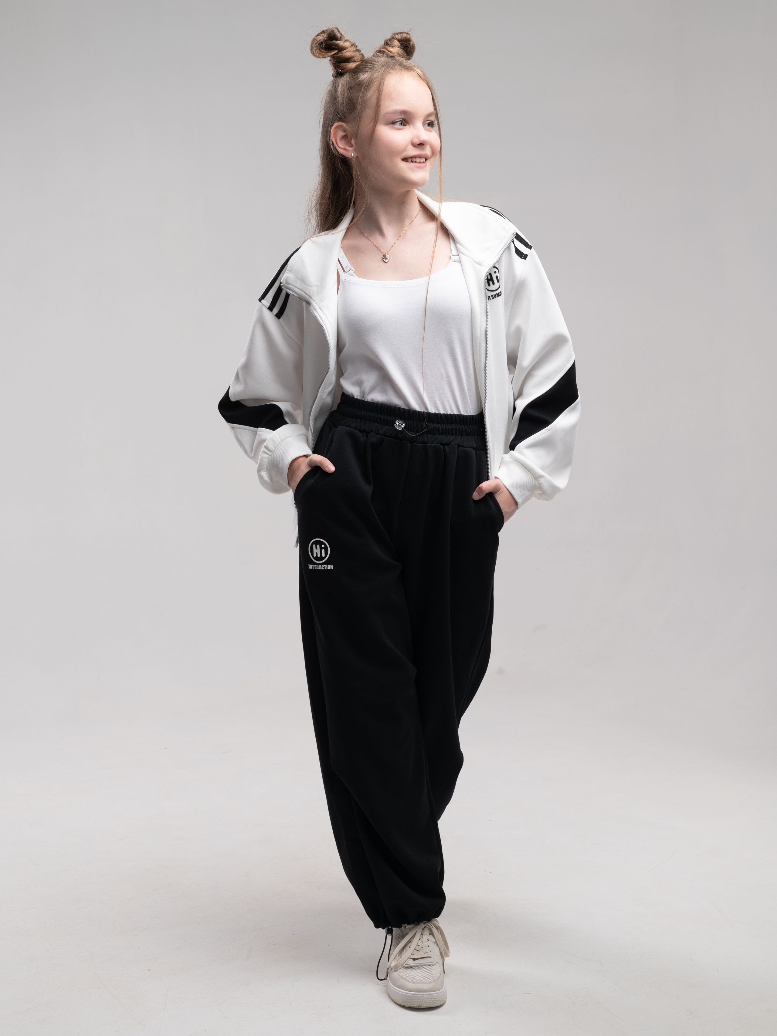 Костюмы для девочки. Предметный фотограф, фото для маркетплейсов Пятигорск, КМВ