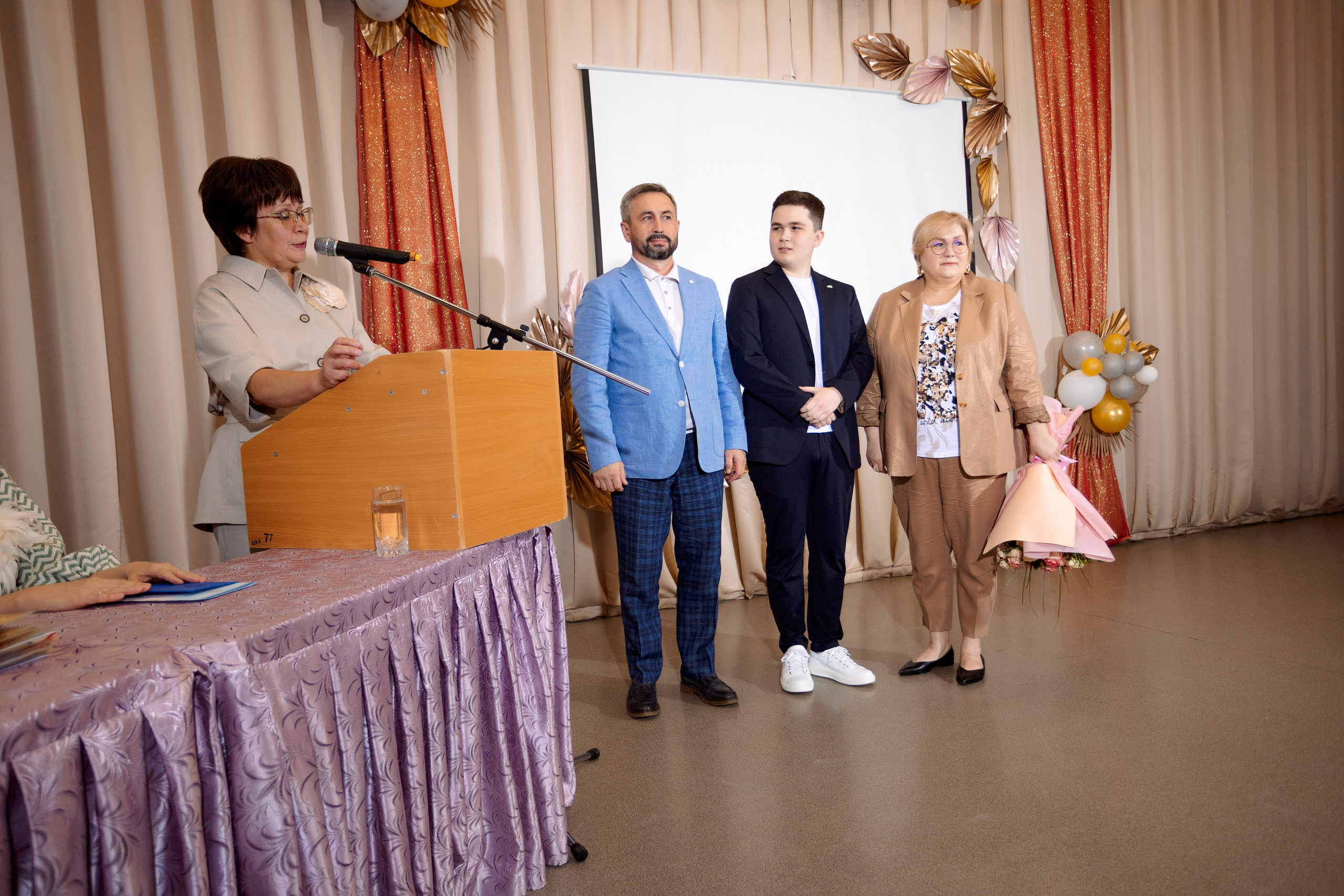 ВРУЧЕНИЕ АТТЕСТАТОВ: Пример. Все фото. Профессиональный фотограф в Ижевске Леша Петров