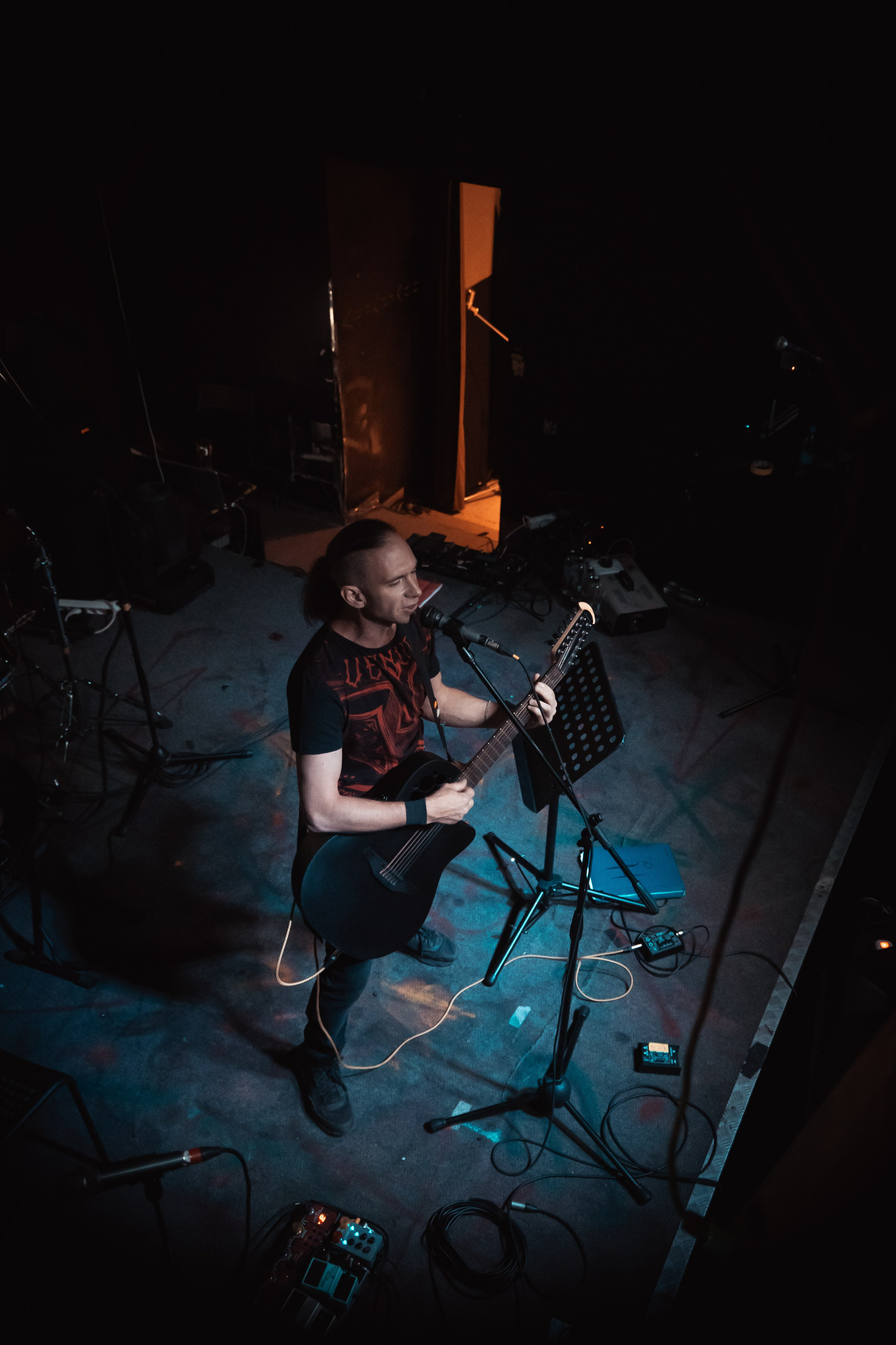 Павел Горловой, Концерт памяти В.Цоя, 16.08.2025, Эрмитаж. Фотограф Регина Крикунова г. Красноярск