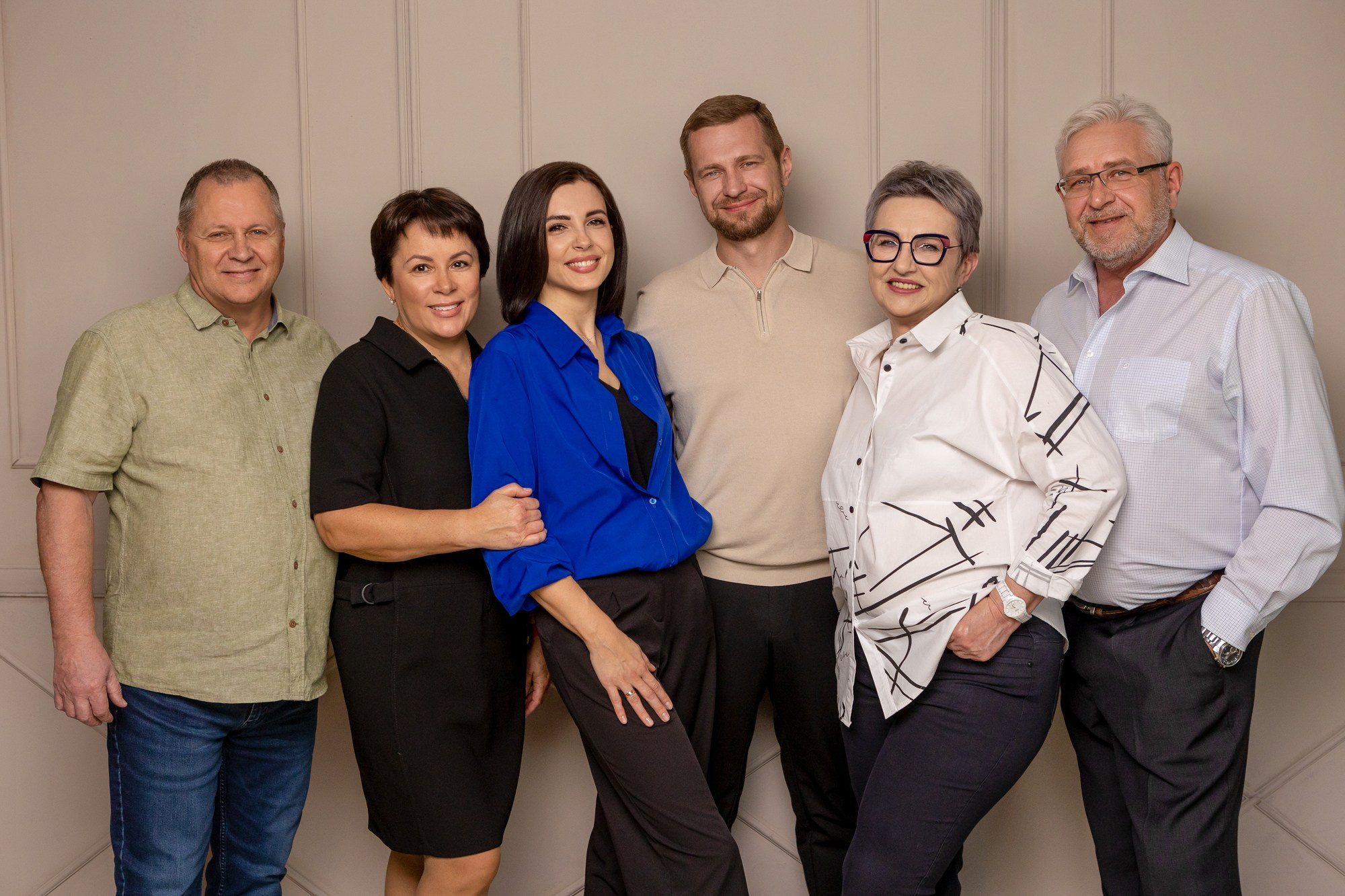 Семейная фотосессия в студии. Фотограф в Оренбурге. Профессиональный фотограф