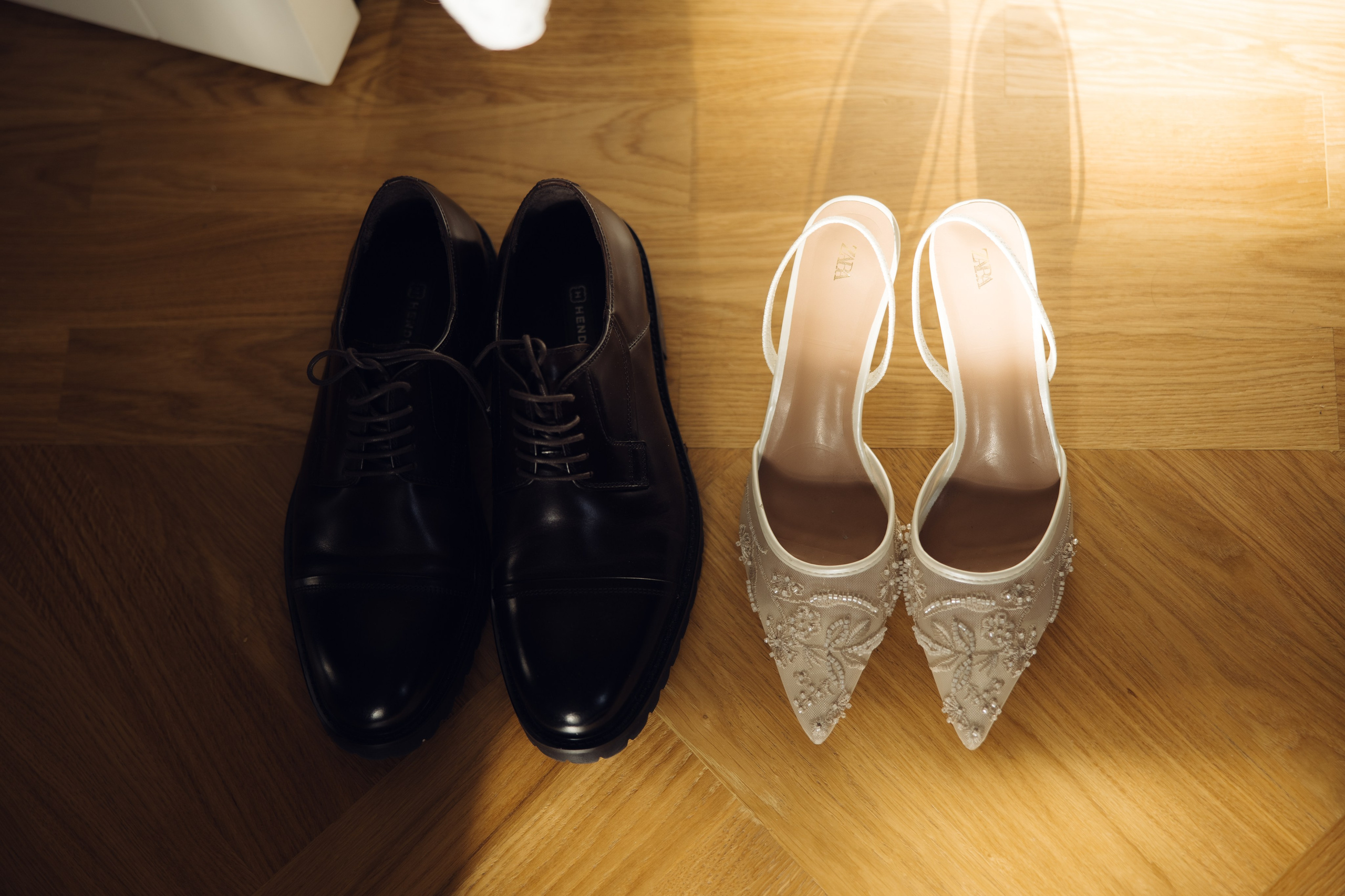 Таня и Тимур, утренние сборы в квартире и свадебный ужин. Фотограф любви в городе Казань