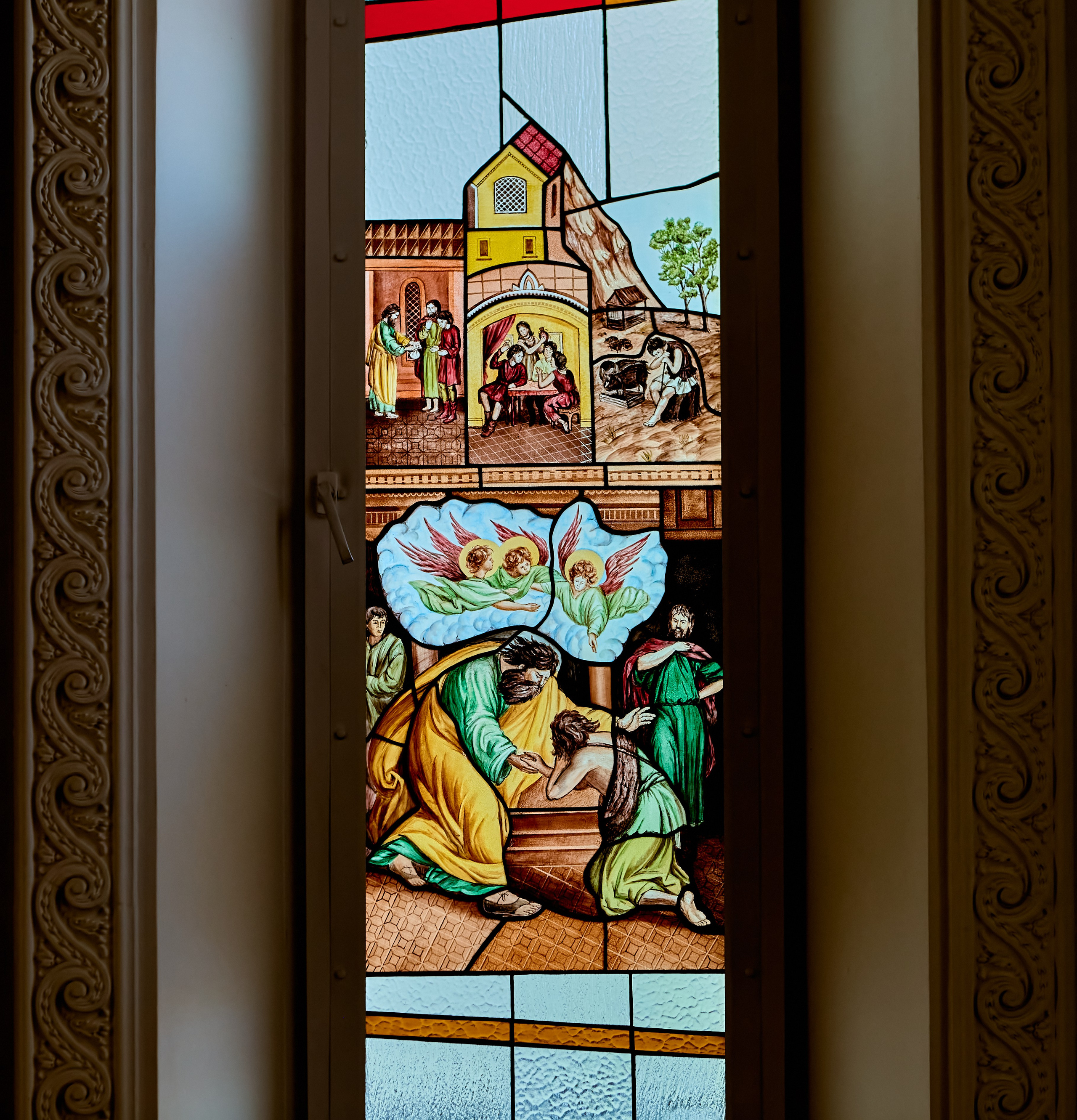 Фотографии Витражей в храме пророка Божия Илии