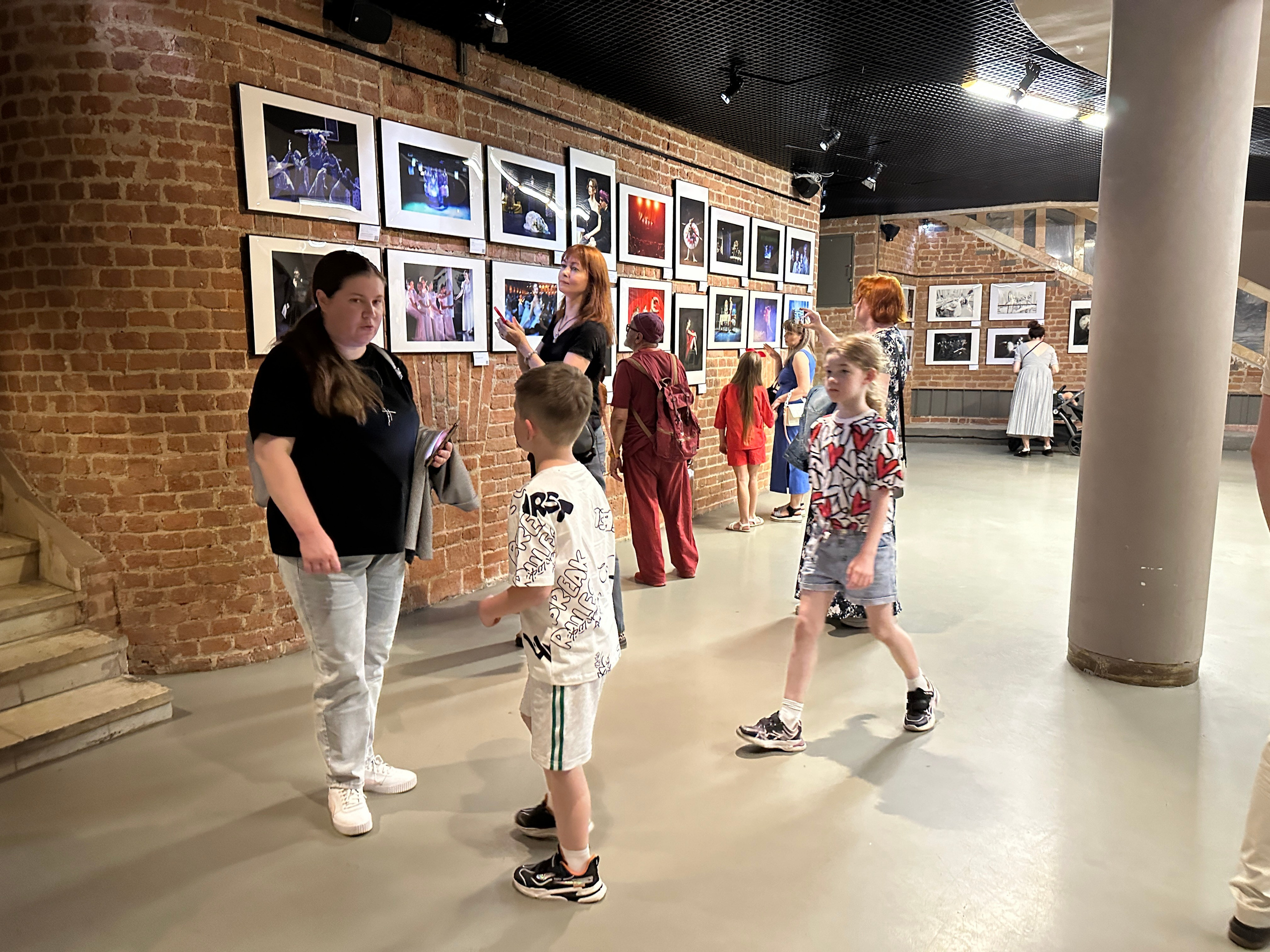 МОЛОДОЙ ТЕАТР. Reportage, architectural, fine art photographer Lena Melnikova in Moscow
