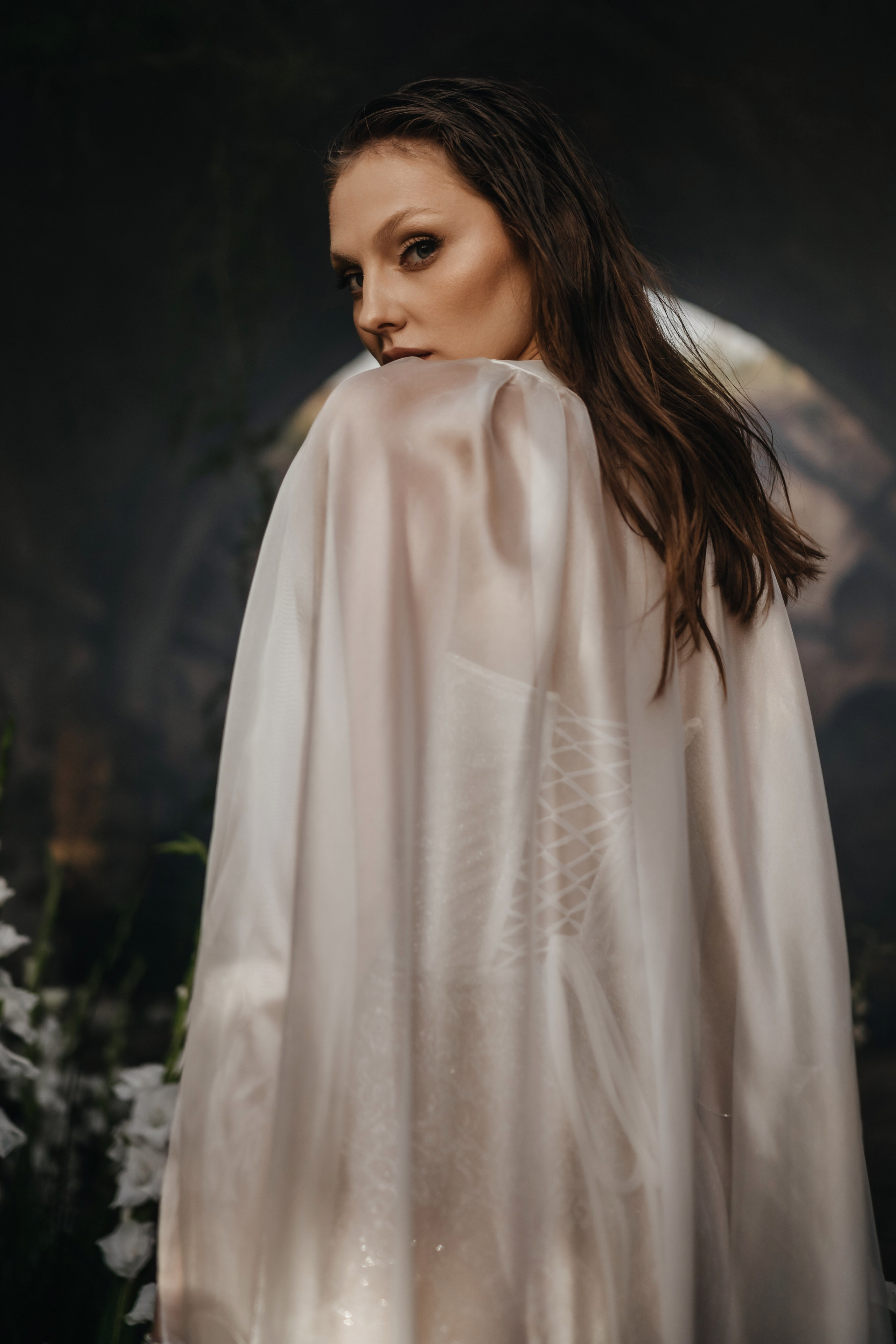 Свадебная фотосессия в старинном заброшенном храме в Крыму Гладиолусы. Свадебный и семейный фотограф и видеограф, Крым, Москва, Санкт -Петербург