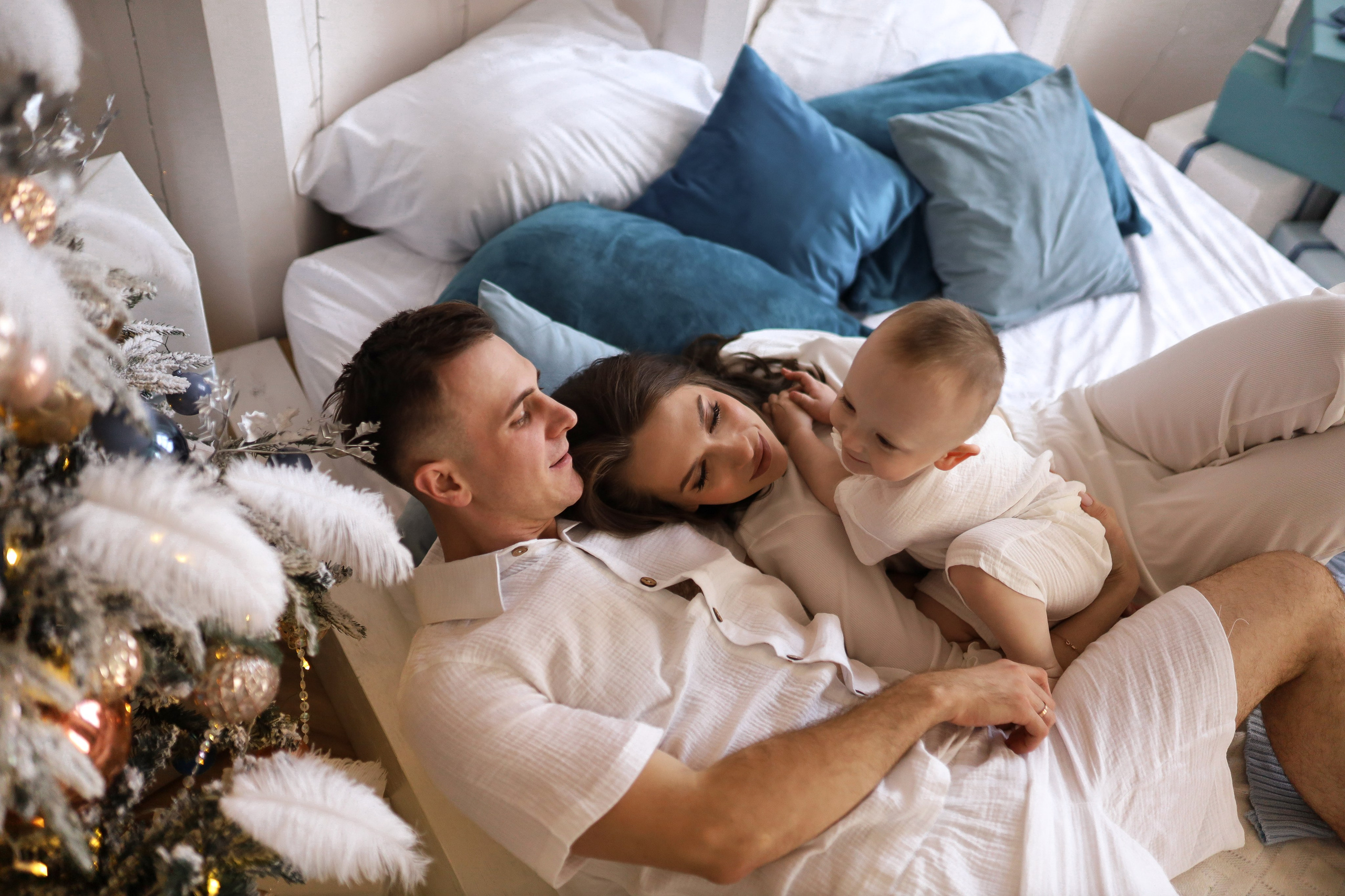 Семейная съёмка белый зал. ФОТОГРАФ ХАБАРОВСК АНАСТАСИЯ РАЧЕНКОВА