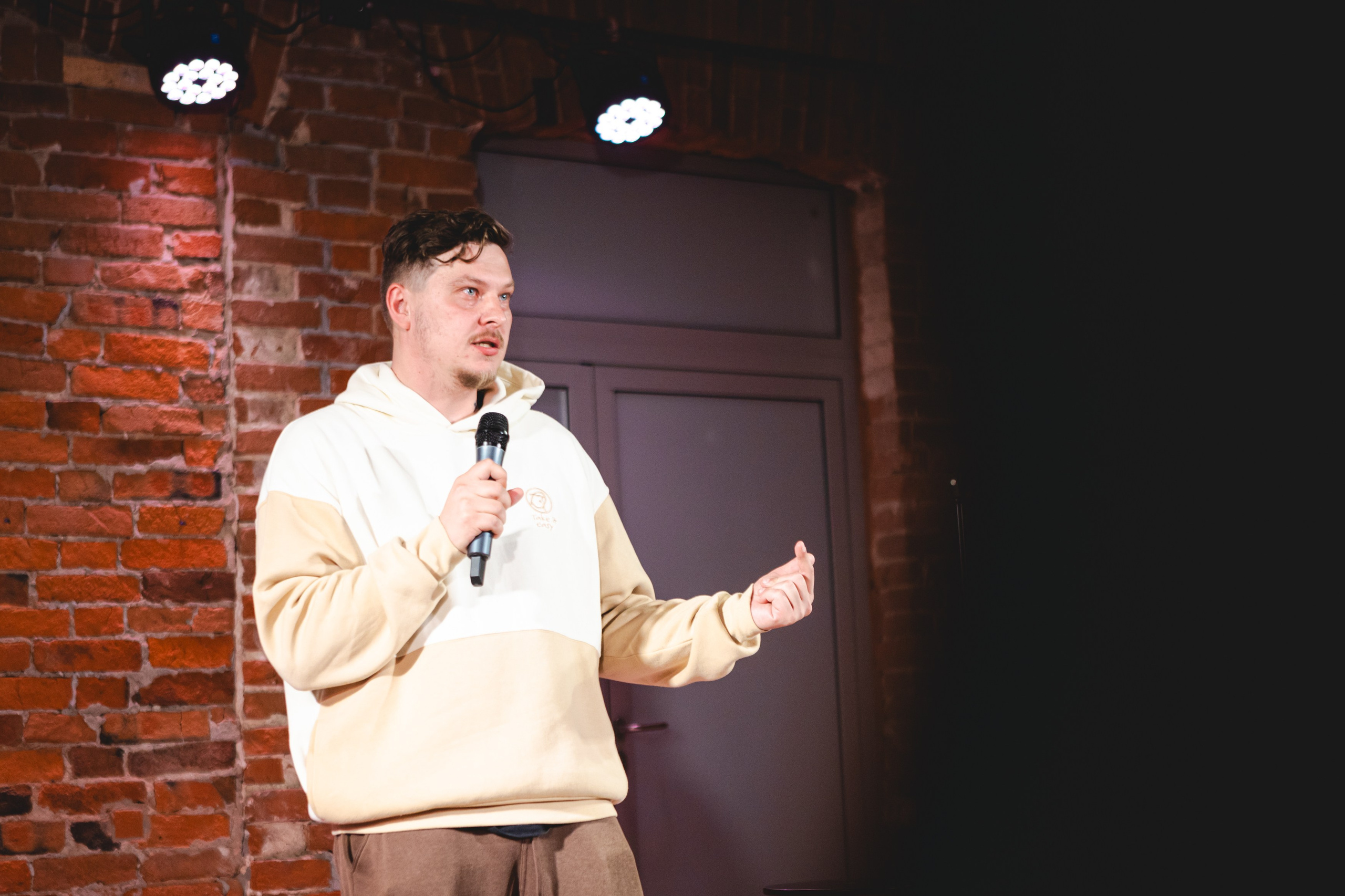 Фотографии стендапа Первой лиги КВН в Перми. Репортажный фотограф в Перми Денис Голдобин