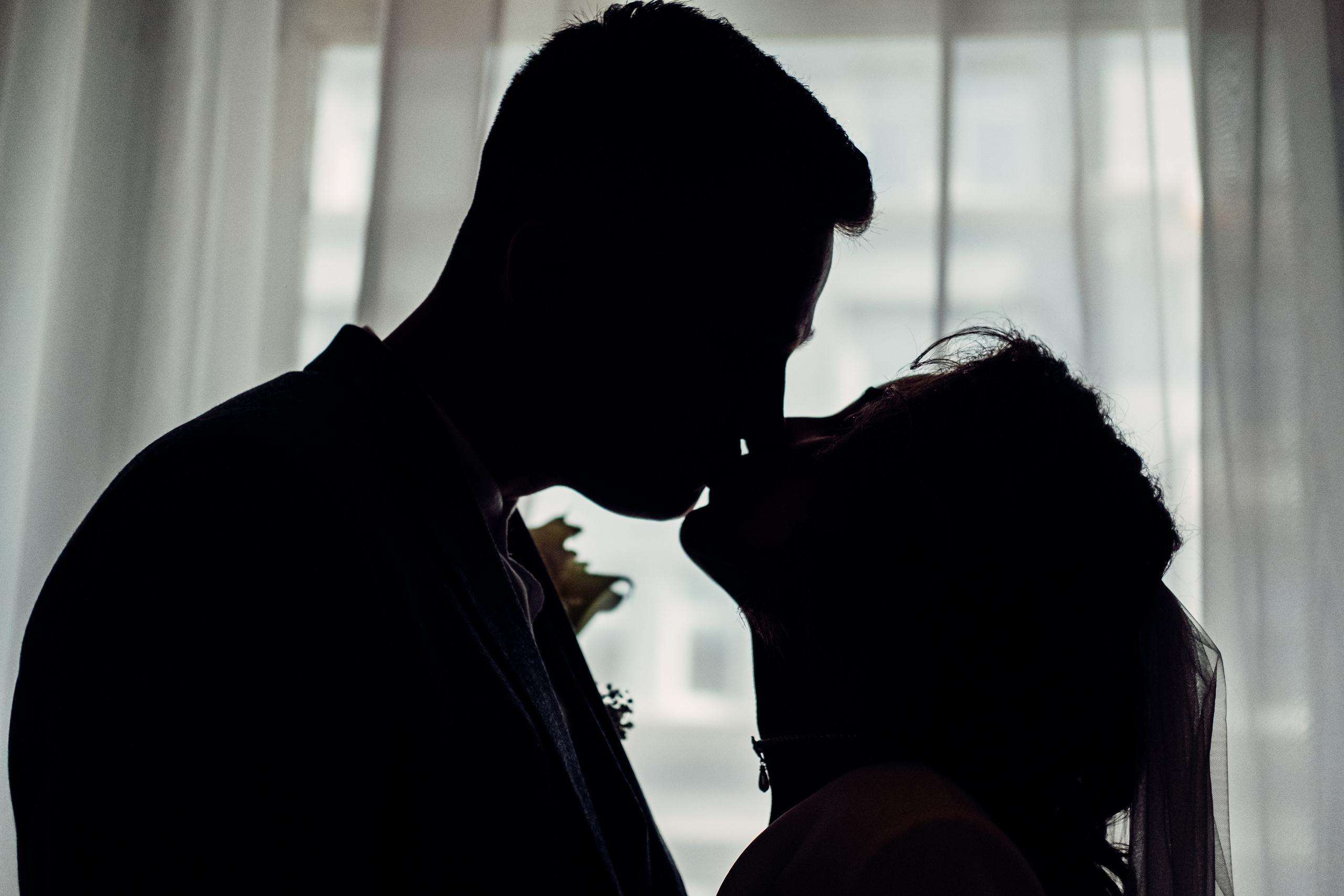 С любовью к искусству, свадьба в художественной галерее. Фотограф в Иркутске Анна Мирошникова