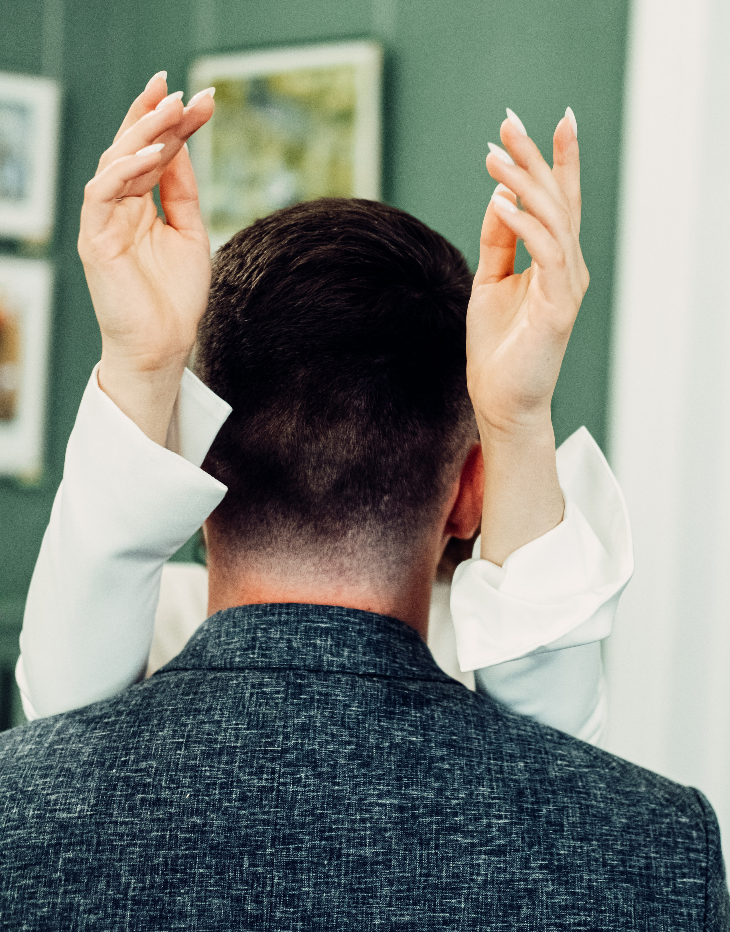 С любовью к искусству, свадьба в художественной галерее. Фотограф в Иркутске Анна Мирошникова