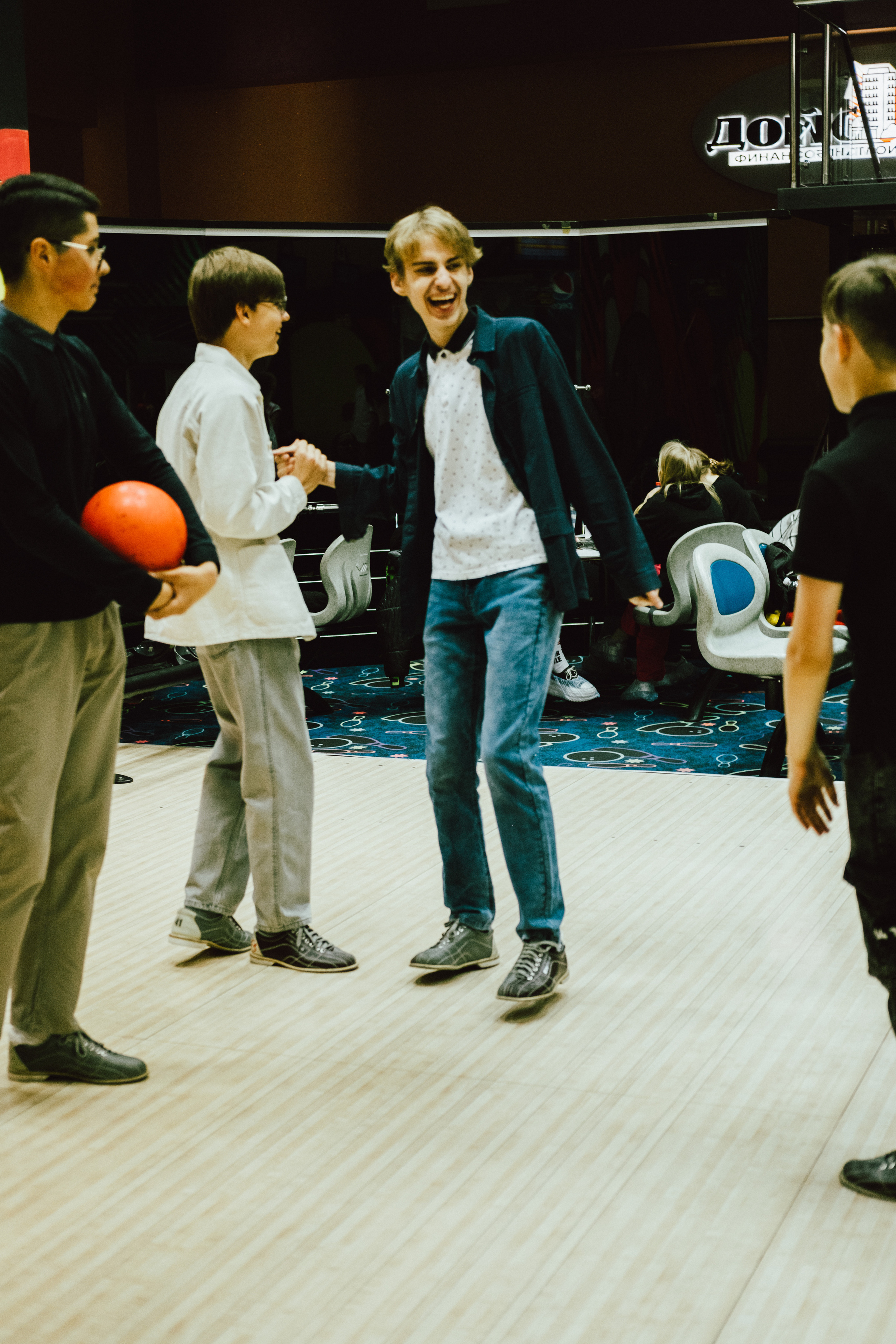 Выпускной в боулинге. Фотограф в Иркутске Анна Мирошникова