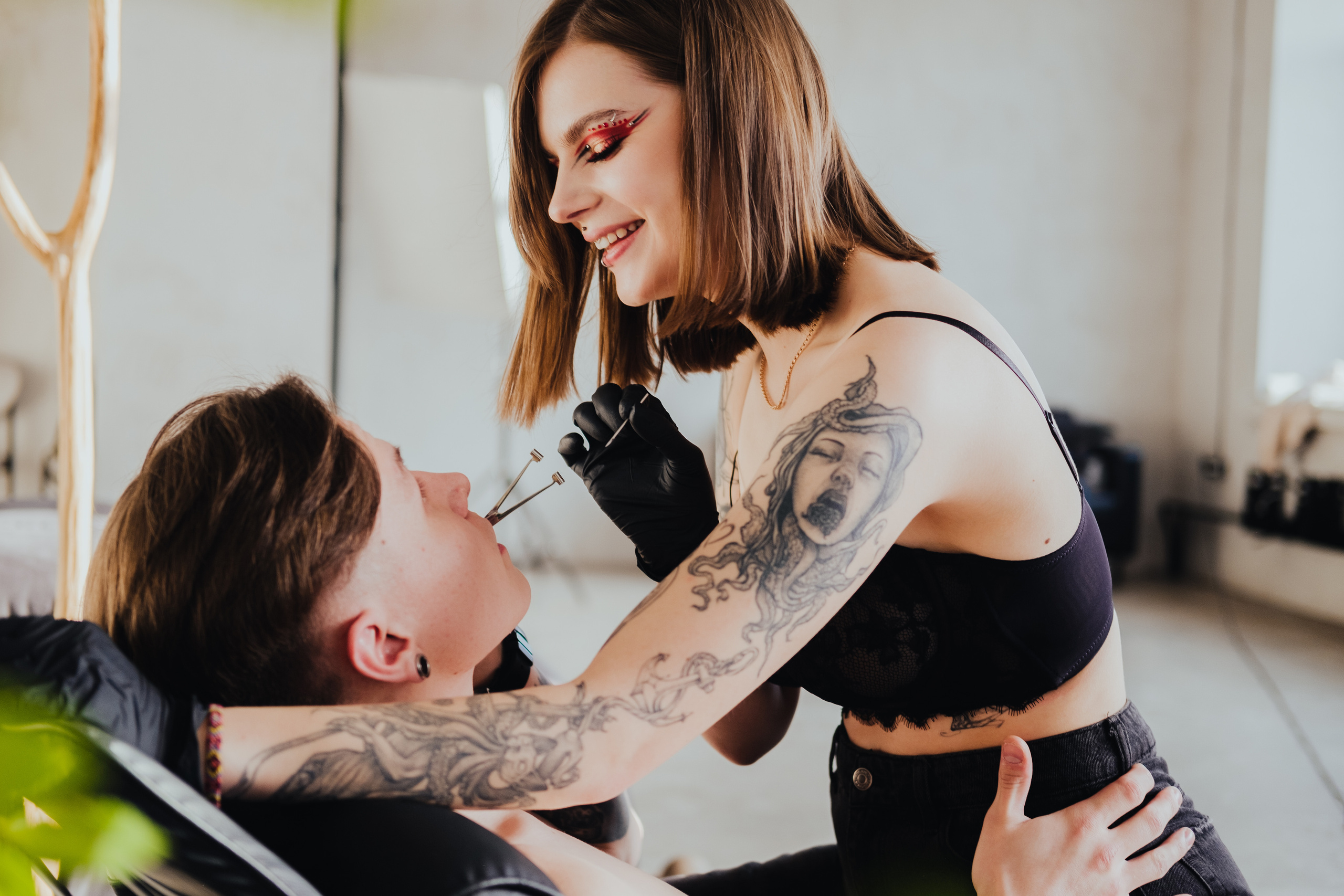 Контент съёмка для Анны пирсинг мастер. Фотограф в Иркутске Анна Мирошникова