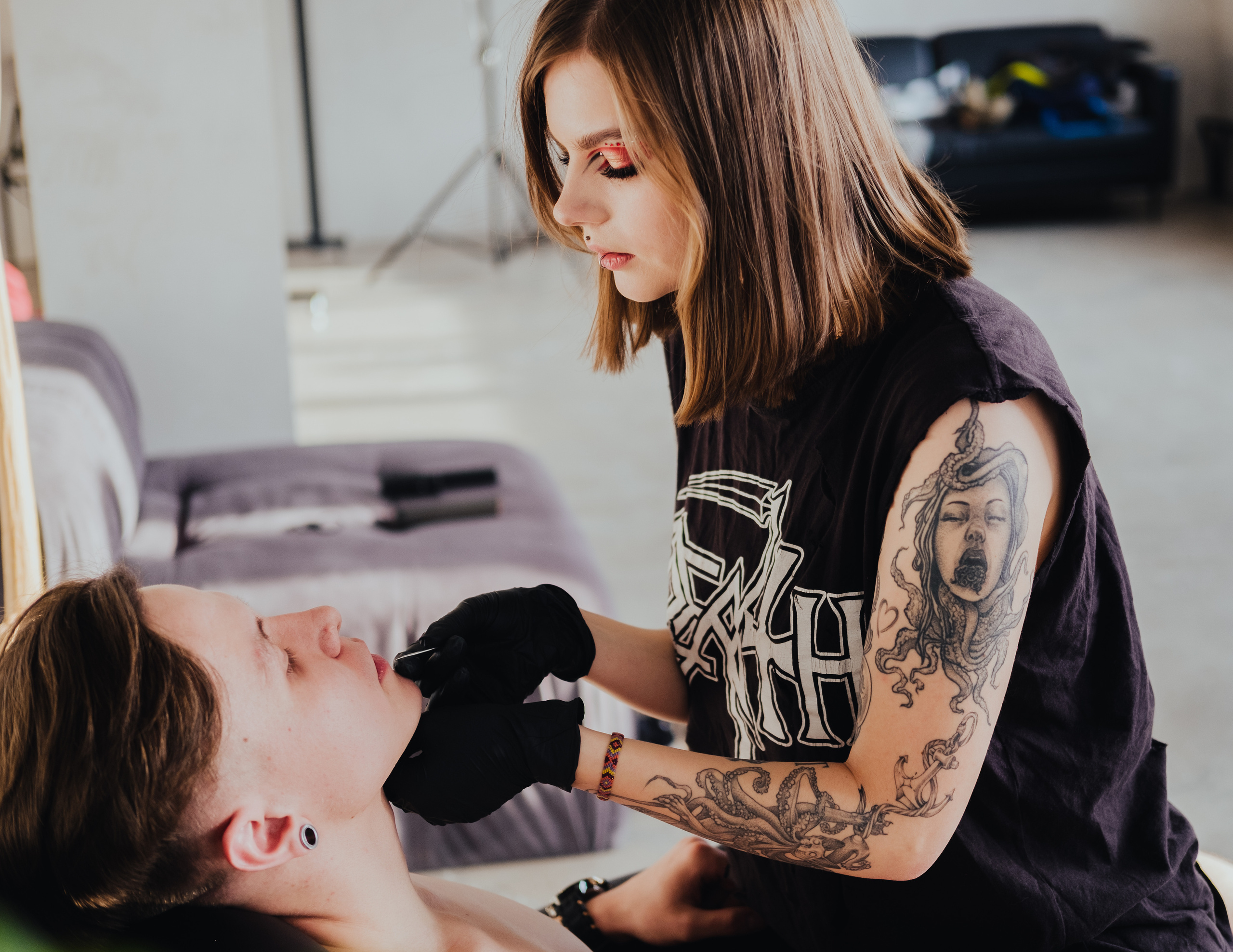 Контент съёмка для Анны пирсинг мастер. Фотограф в Иркутске Анна Мирошникова