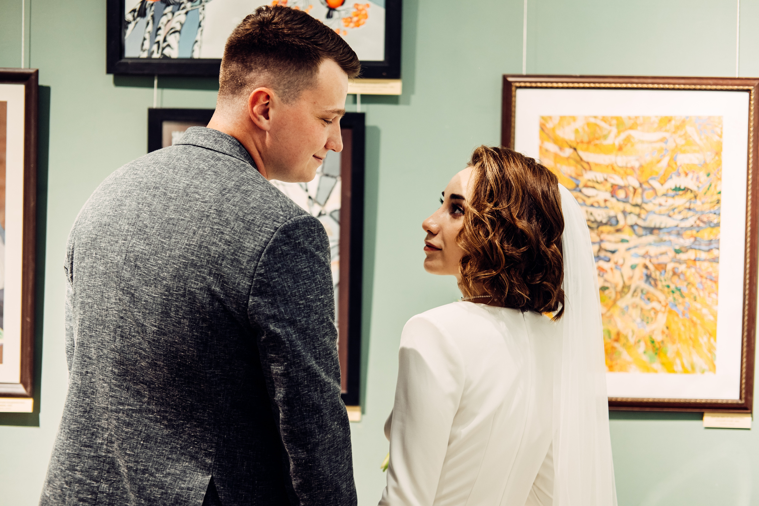 С любовью к искусству, свадьба в художественной галерее. Фотограф в Иркутске Анна Мирошникова