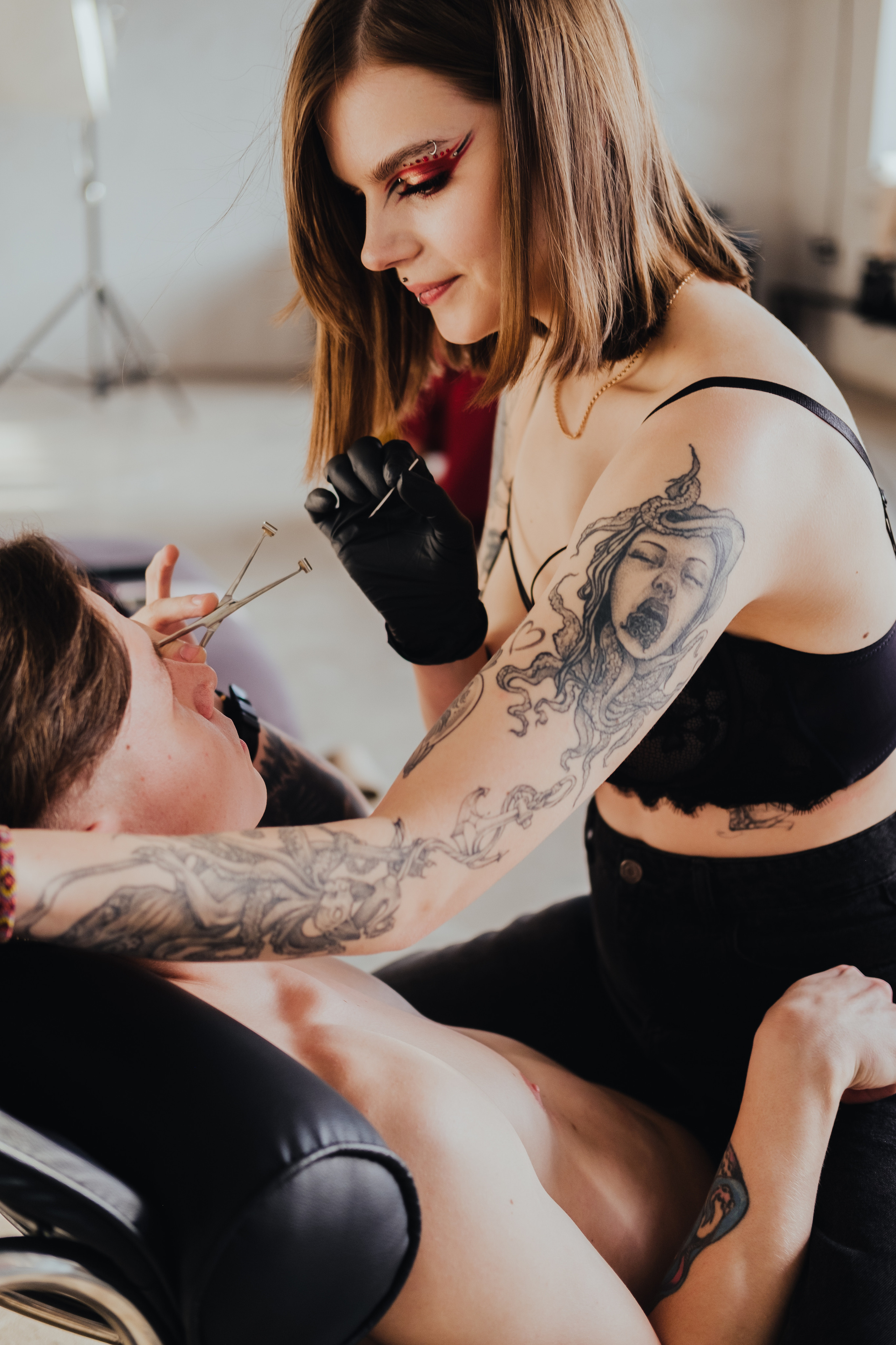 Контент съёмка для Анны пирсинг мастер. Фотограф в Иркутске Анна Мирошникова