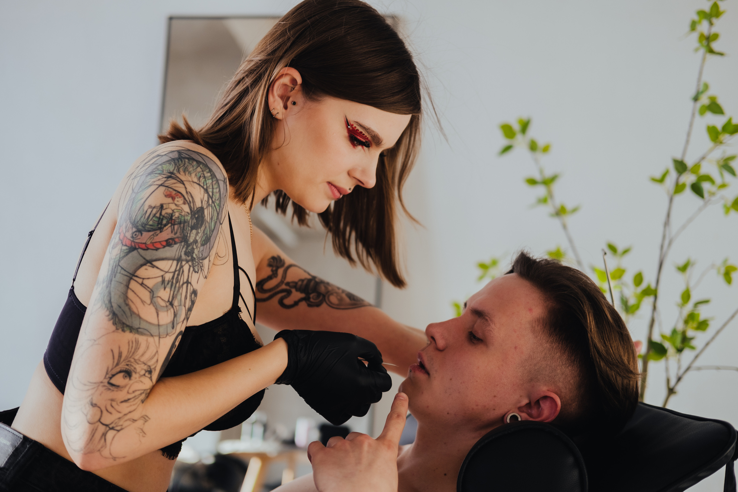 Контент съёмка для Анны пирсинг мастер. Фотограф в Иркутске Анна Мирошникова