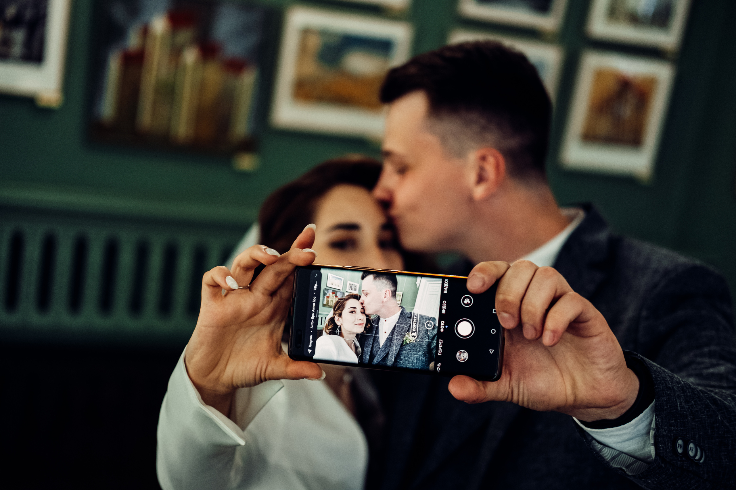 С любовью к искусству, свадьба в художественной галерее. Фотограф в Иркутске Анна Мирошникова