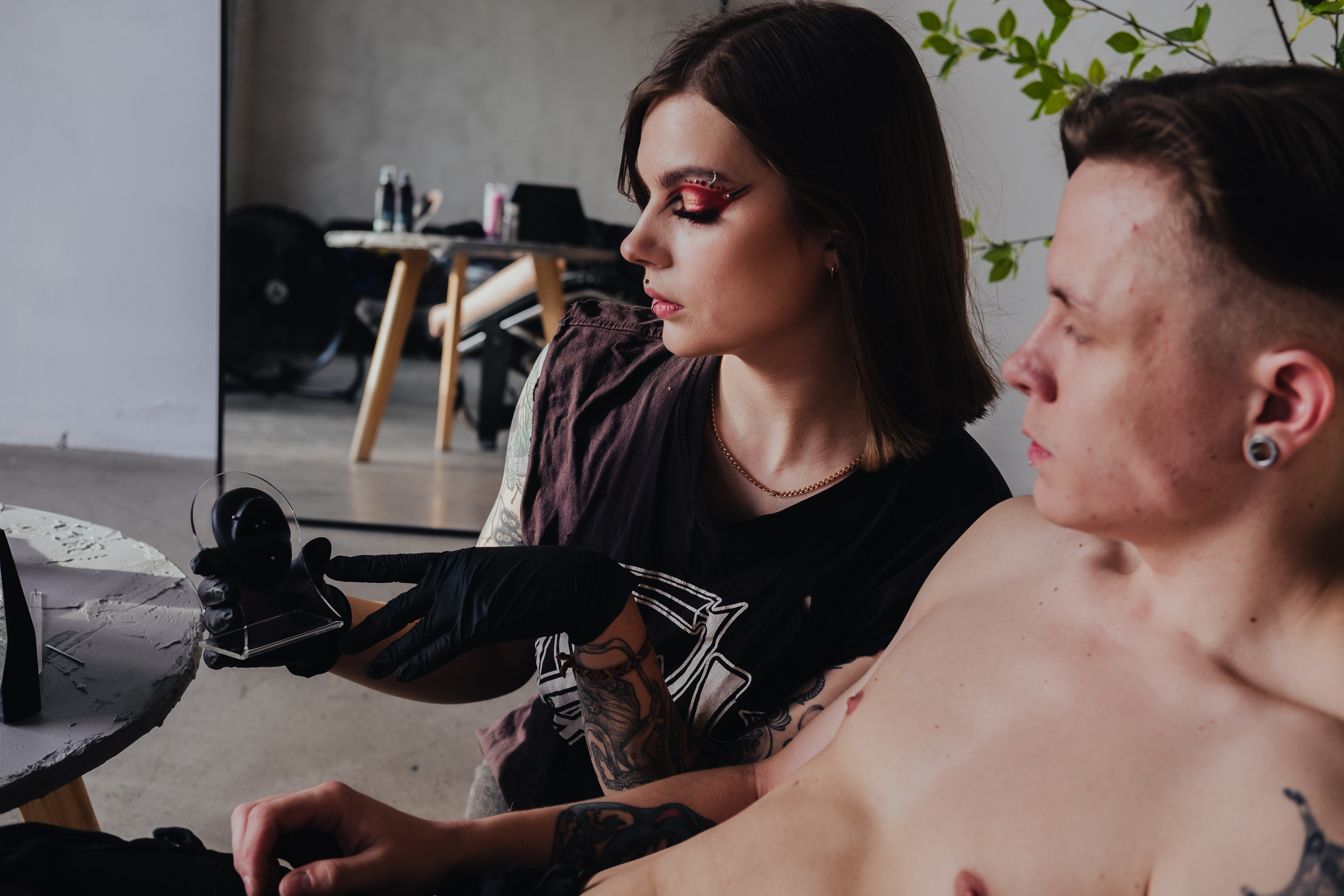 Контент съёмка для Анны пирсинг мастер. Фотограф в Иркутске Анна Мирошникова