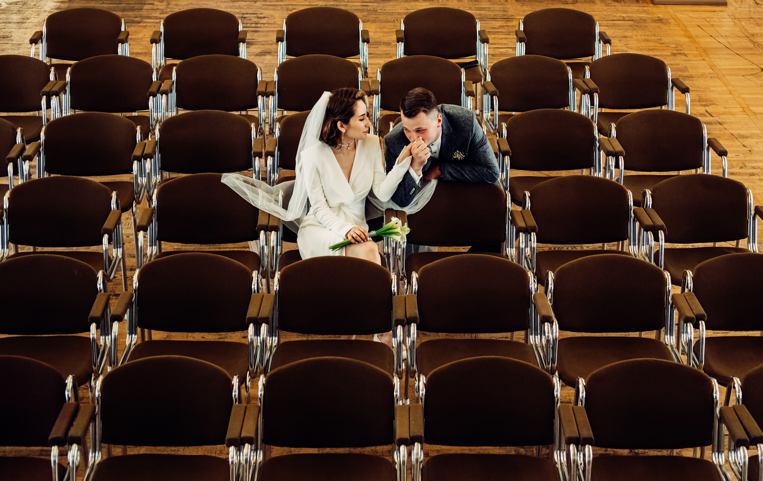 С любовью к искусству, свадьба в художественной галерее. Фотограф в Иркутске Анна Мирошникова