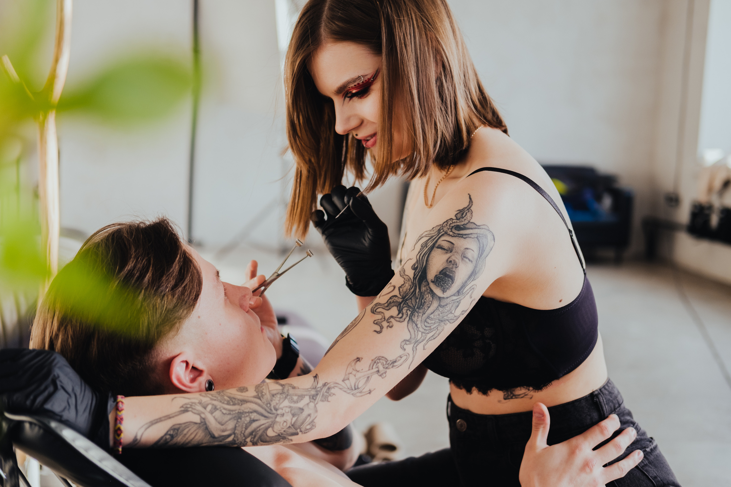 Контент съёмка для Анны пирсинг мастер. Фотограф в Иркутске Анна Мирошникова