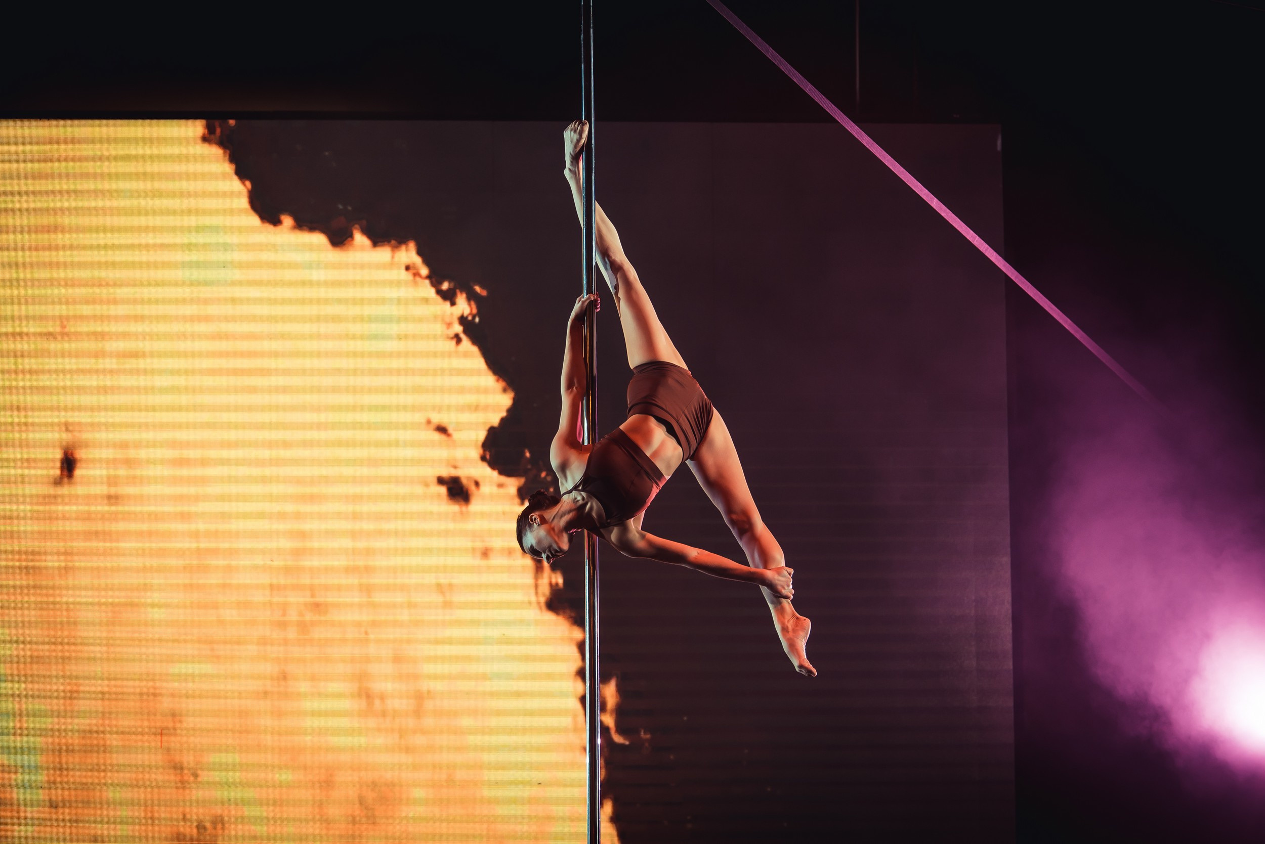 Пилон. Poledance фотограф Виктор Халимон