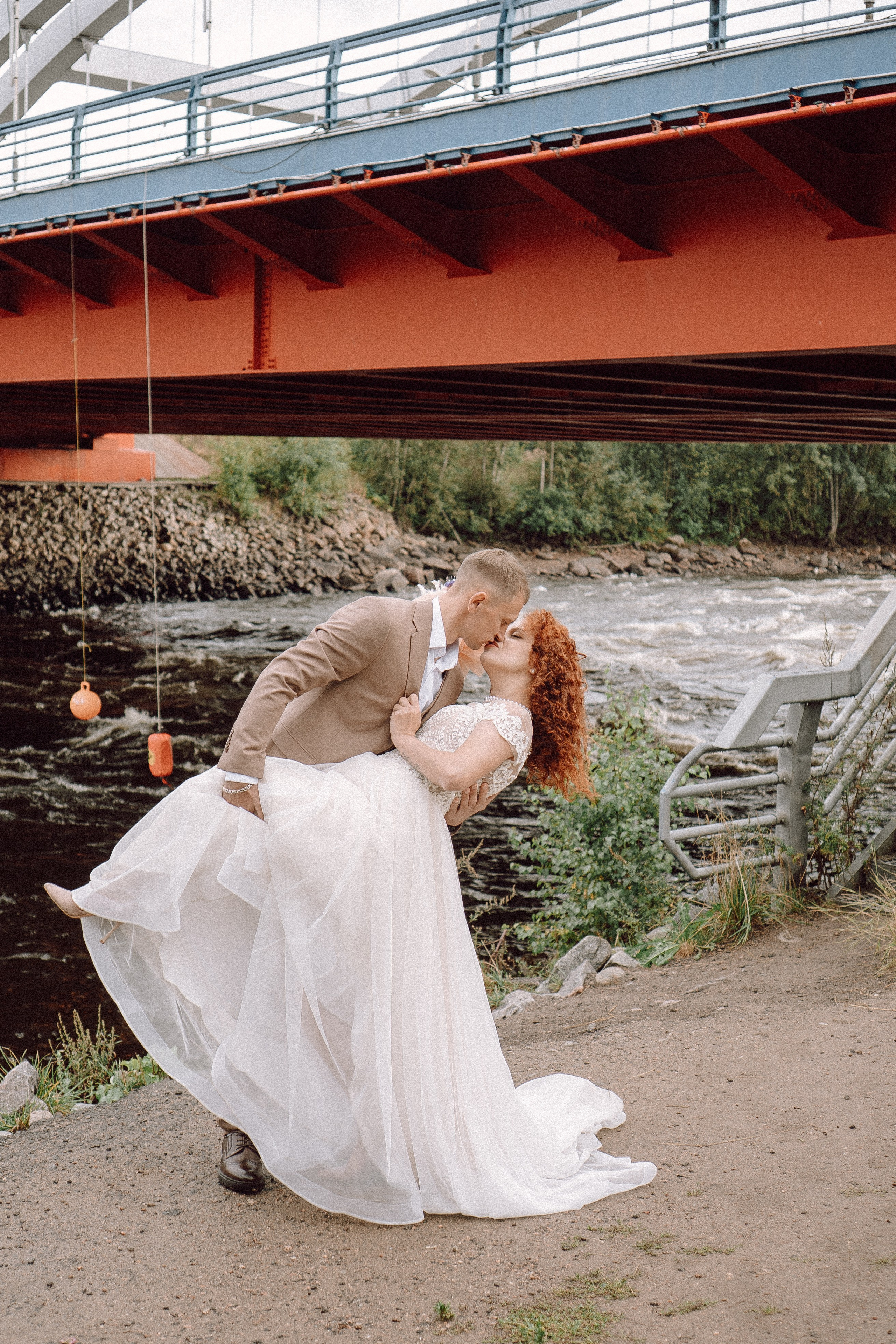 СВАДЕБНАЯ ФОТОСЕССИИЯ ПАРЫ В ГОРОДЕ ПРИОЗЕРСК В СОСНОВОМ ЛЕСУ И С ПИКАПОМ. Профессиональный фотограф, Санкт-Петербург — Виктория Богомолова