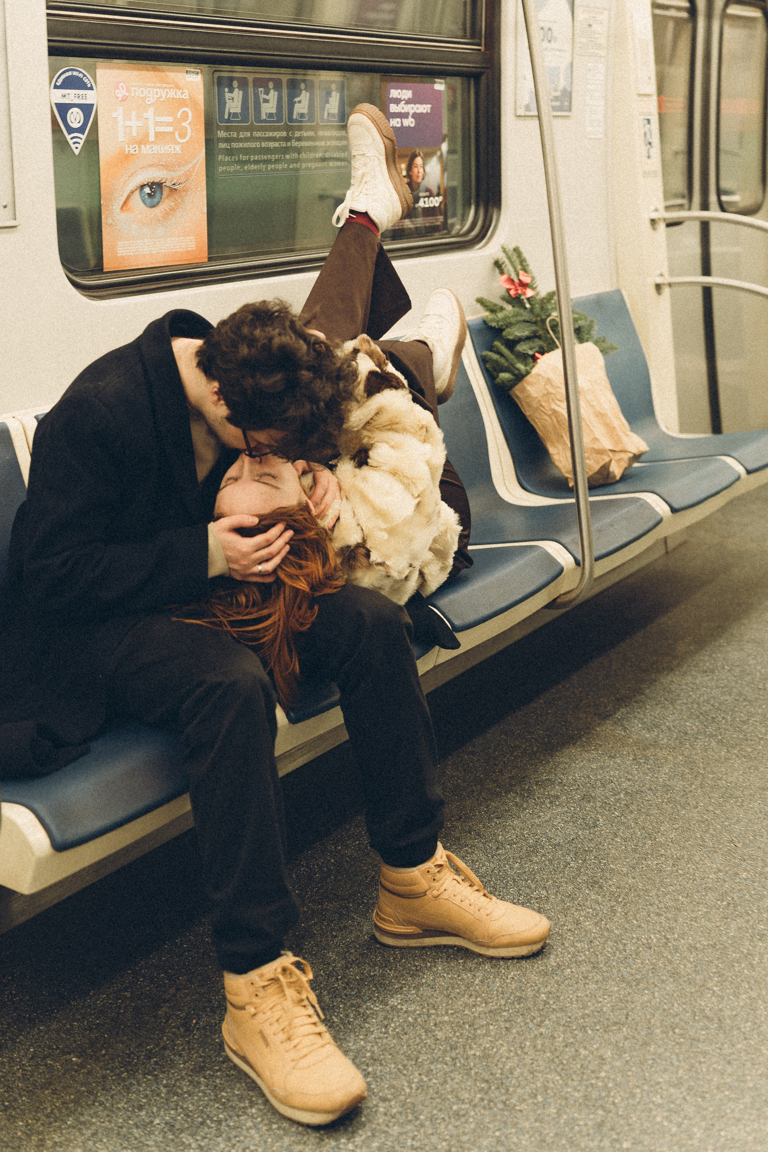 НОВОГОДНЯЯ ФОТОСЕСИИЯ ПАРЫ В МЕТРО ЛЮБОВЬ. Профессиональный фотограф, Санкт-Петербург — Виктория Богомолова