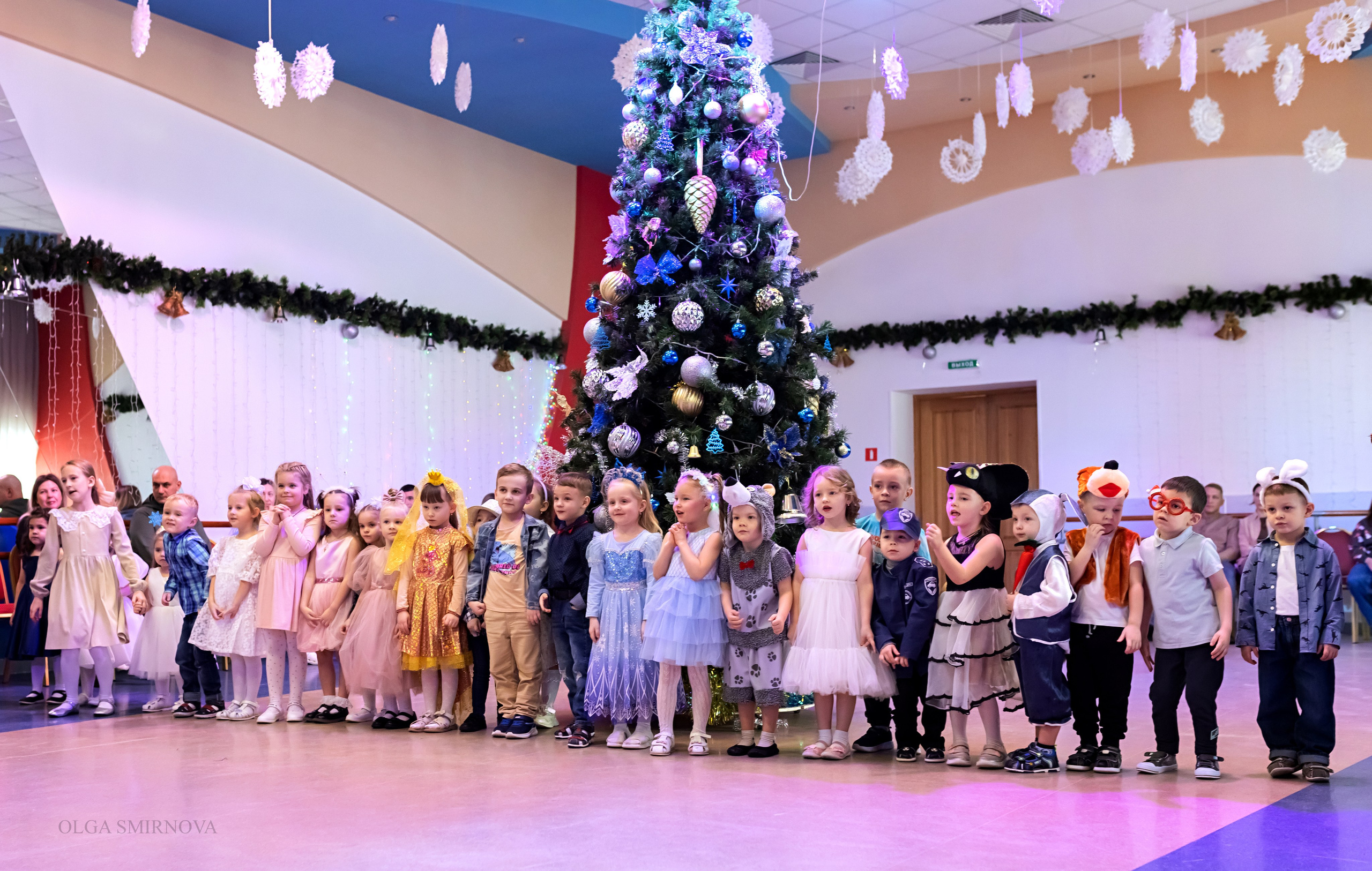 Утренник в ДОФ 04.01.25. Ольга Смирнова юрист, фотограф