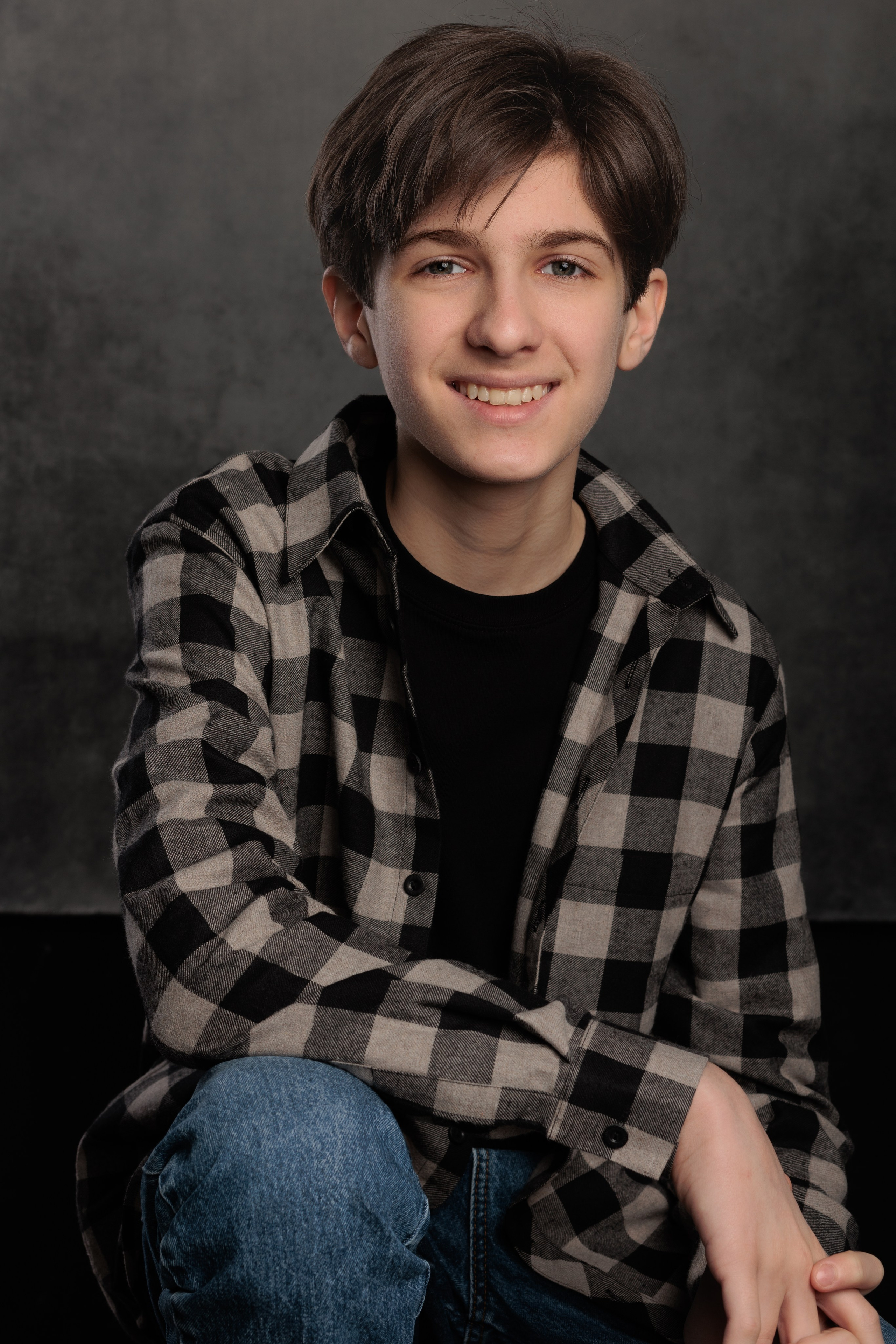 АРТЕМ. Я фотограф из Москвы к Вашим услугам