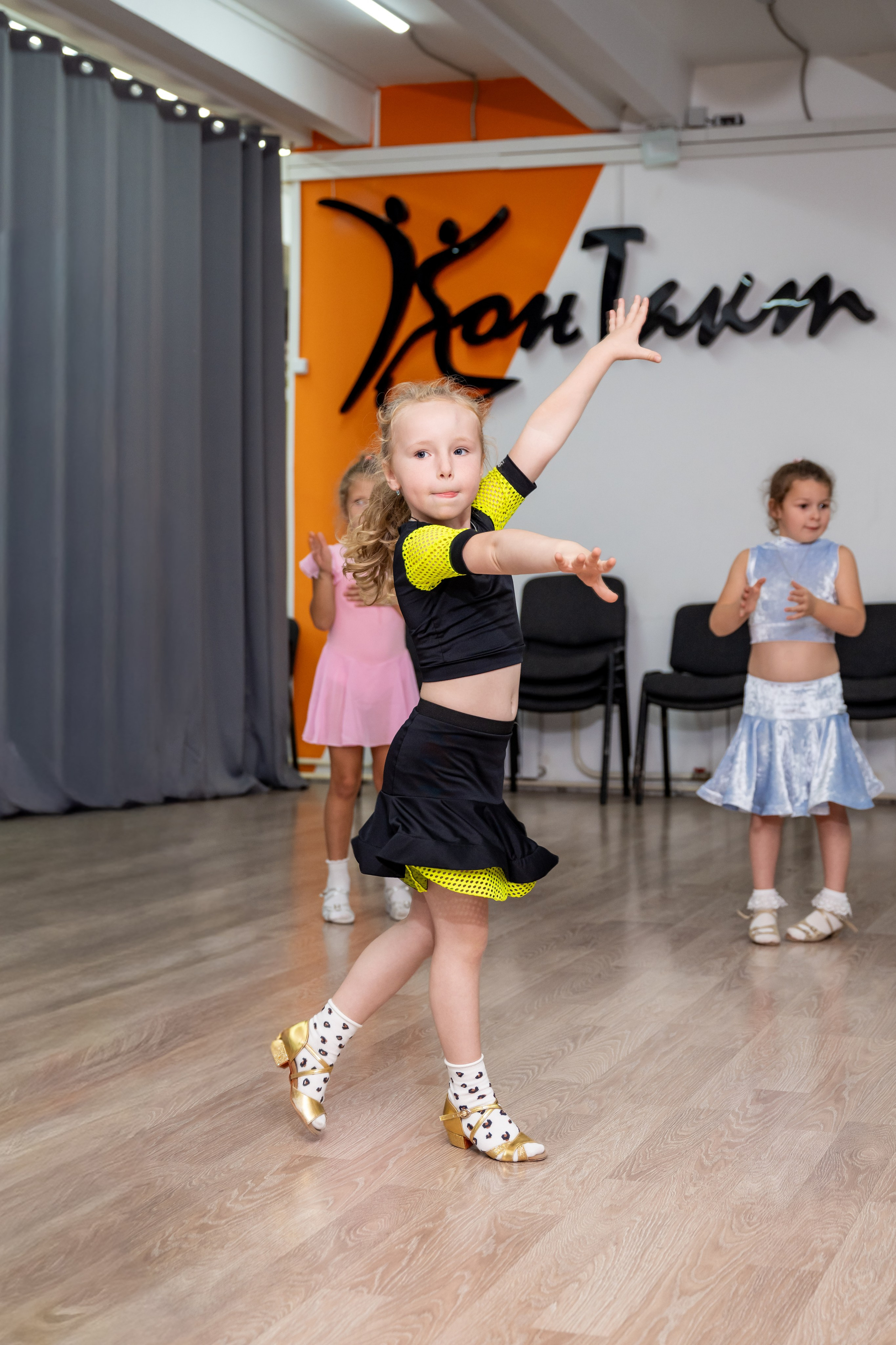 Группа 3-6 лет первый и второй год обучения. КонТакт — спортивные бальные танцы в Москве