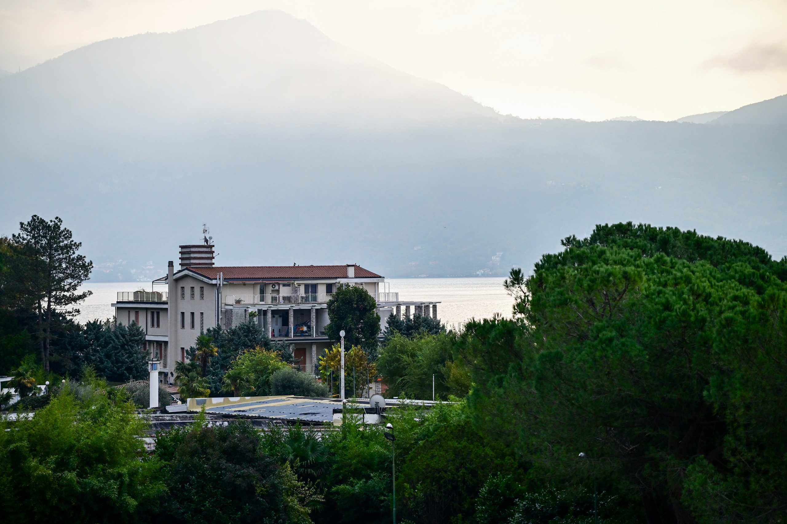 Lago d'iseo and hotel. Фотограф Минск