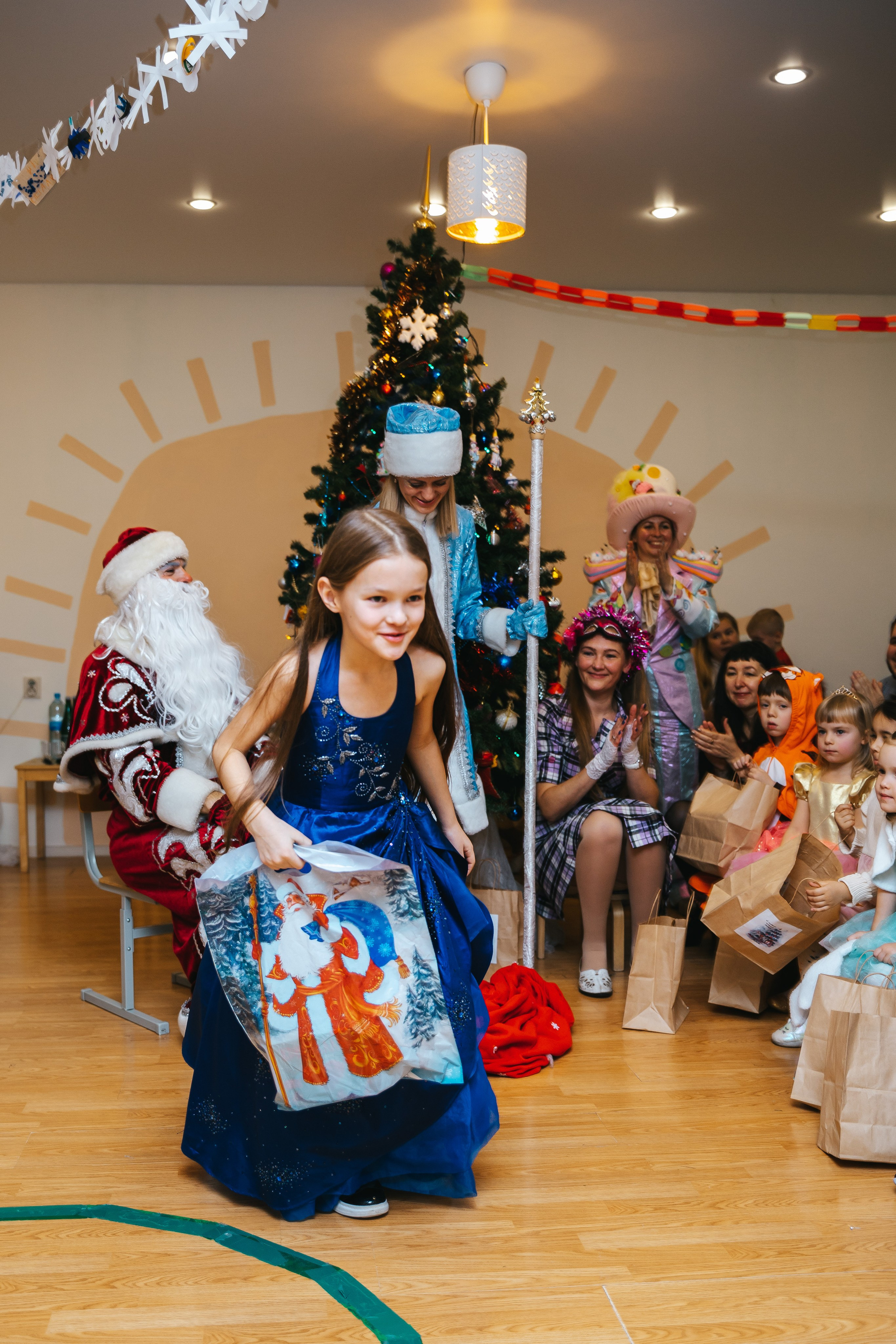 Новогодний утренник в Монтессори-садике. Семейный lifestyle фотограф в Санкт-Петербурге Людмила Пахомова