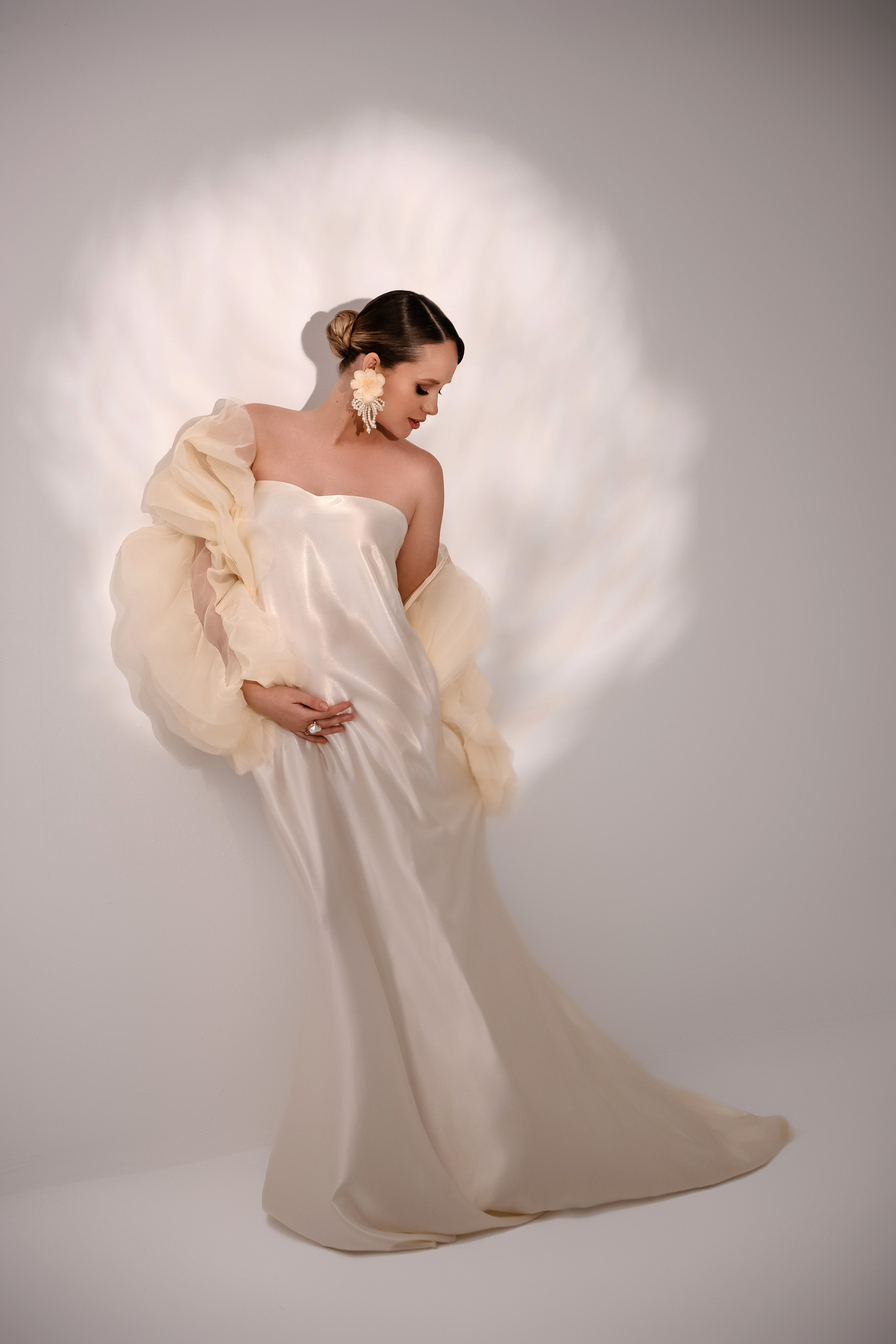 Молочная ткань + накидка. Фотограф Анна Качан