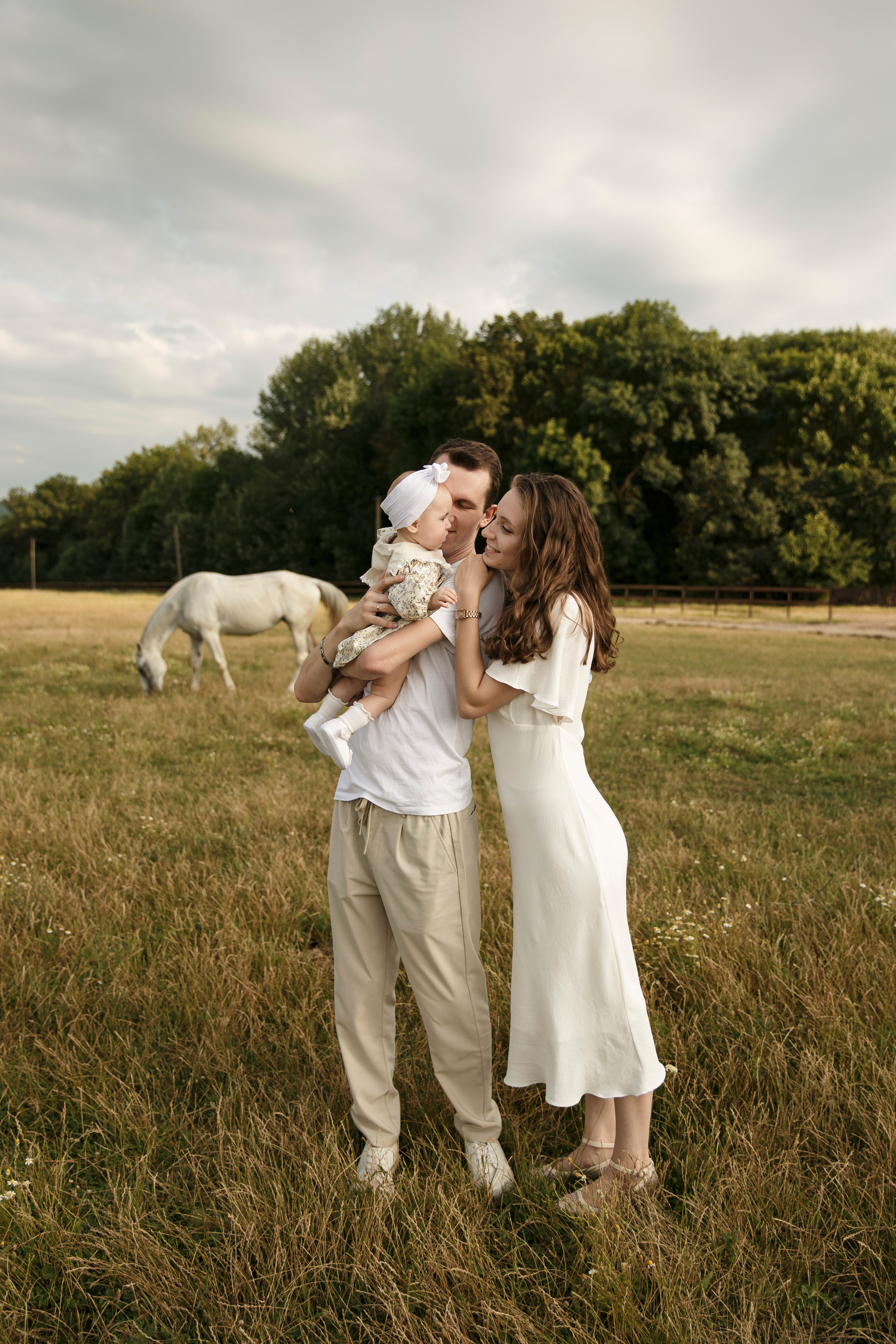 Семейная фотосессия на ферме с лошадьми — это настоящая сказка, наполненная атмосферой уюта и гармонии с природой