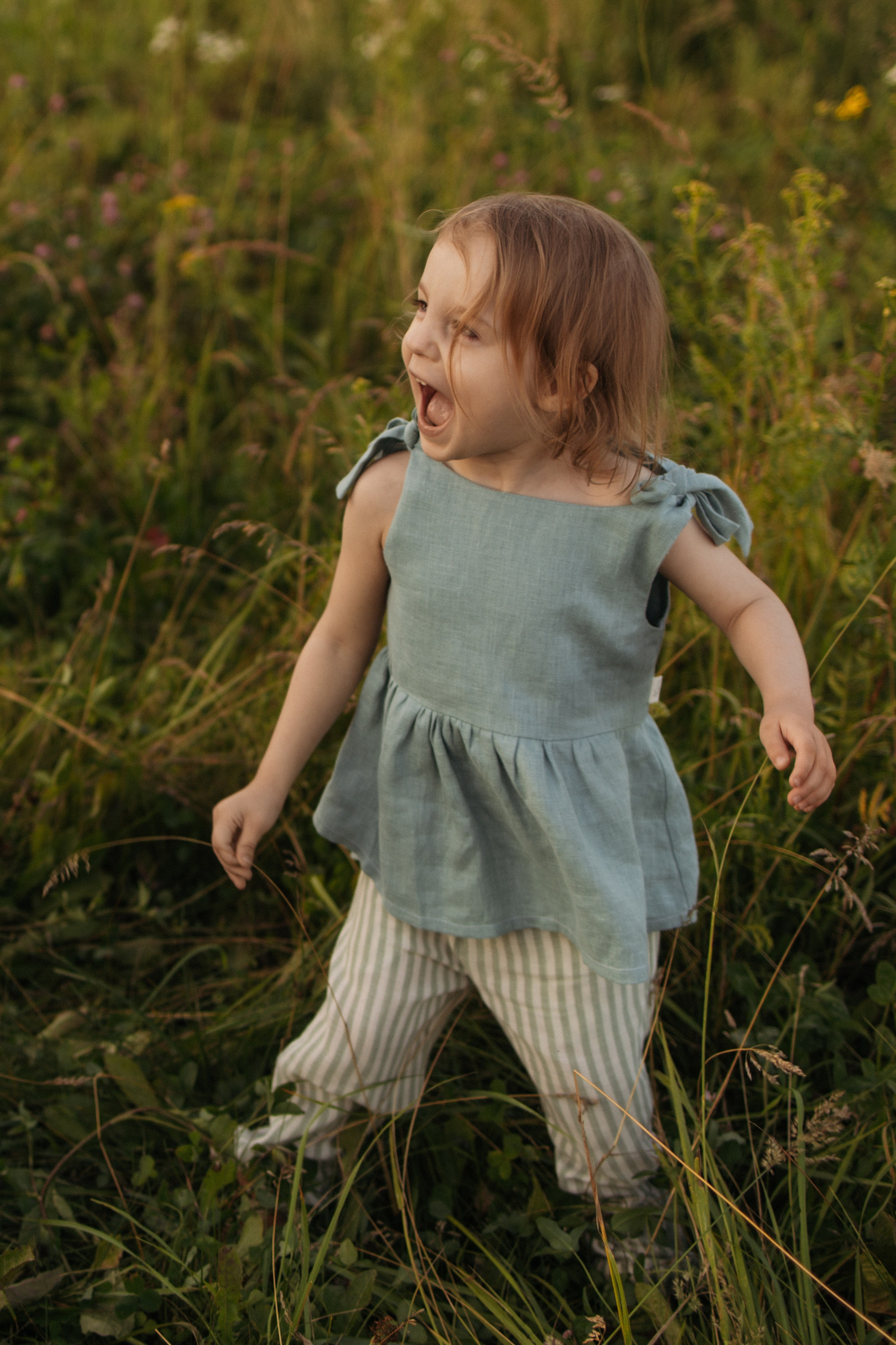 Семейная фотосессия в поле. Семейный фотограф в Москве Марина Петра