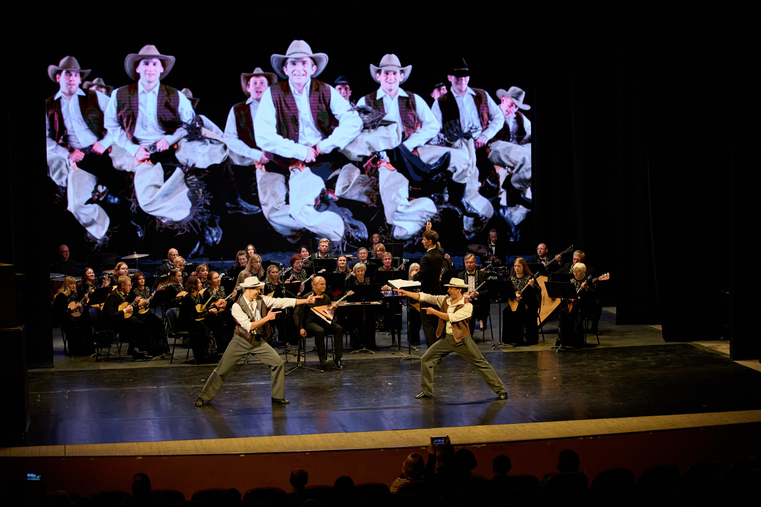 Филармония «Вокруг света в ритме танца». Фотограф Илья Прохоров в Кирове