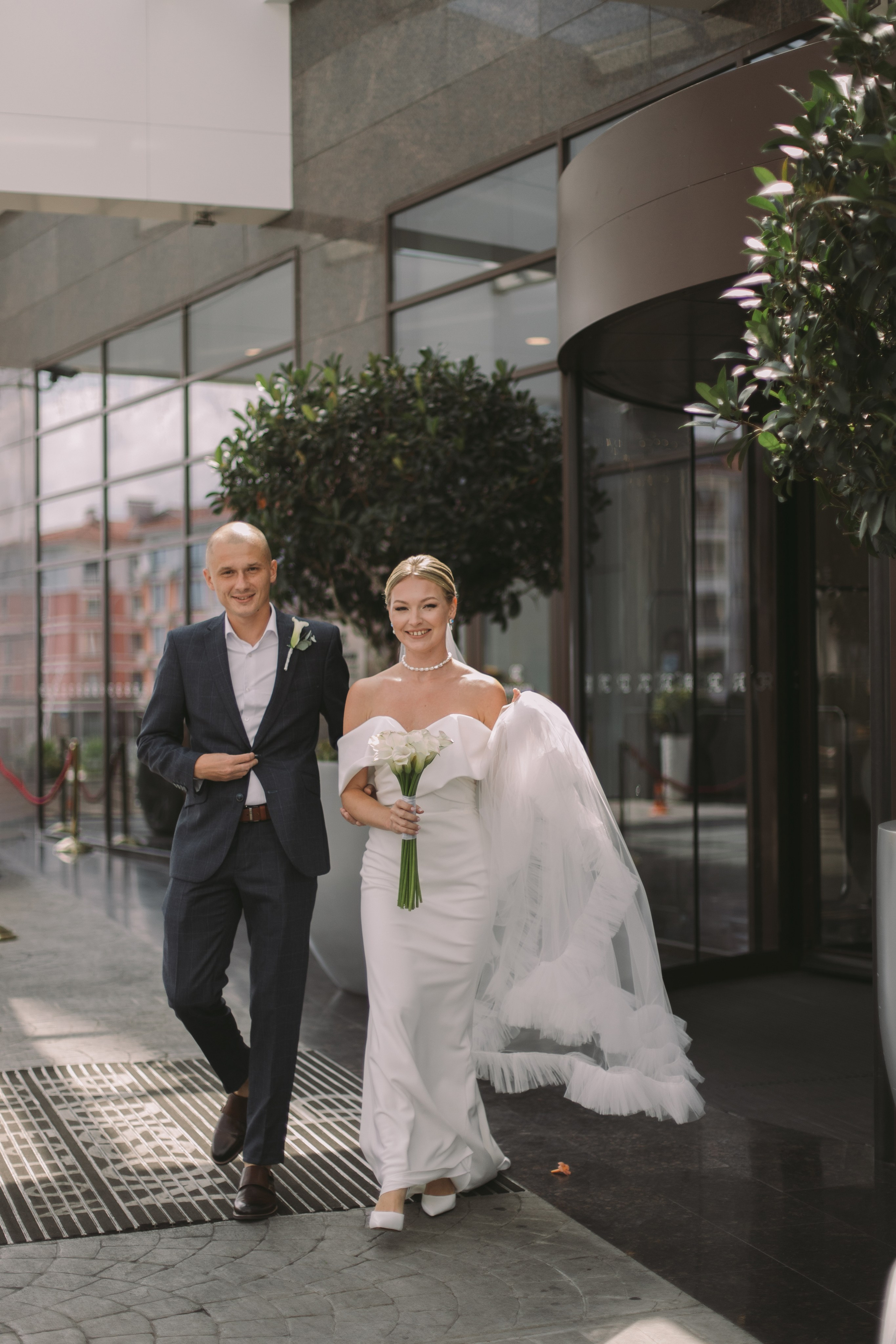 Свадебный день для двоих: сборы невесты в пятизвёздочном отеле и прогулкой пары в горах Красной поляны. Свадебный, репортажный и портретный фотограф Сочи, Краснодар. Александра Зайцева