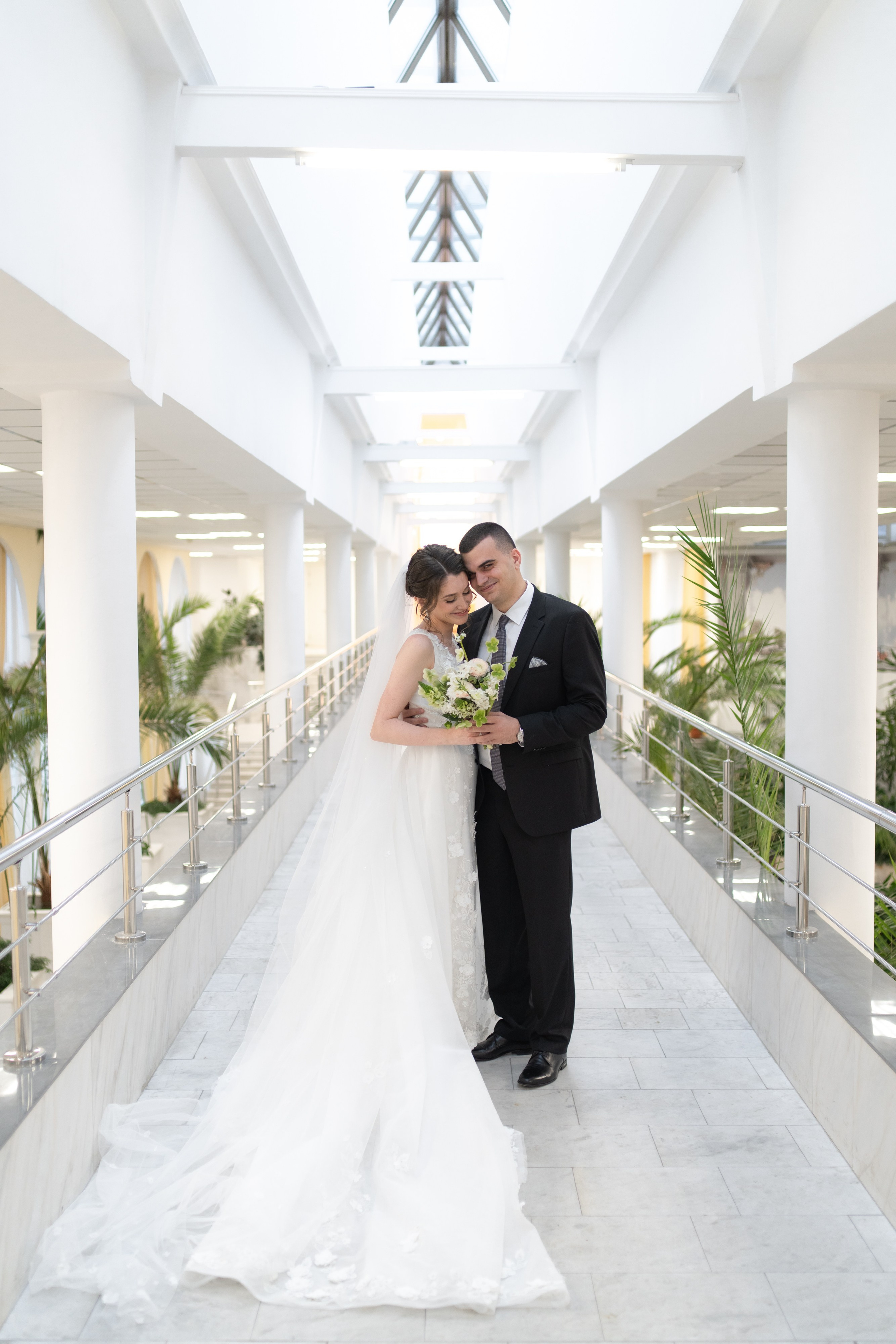 портрет пары в загсе Выборгского района Санкт-Петербурга