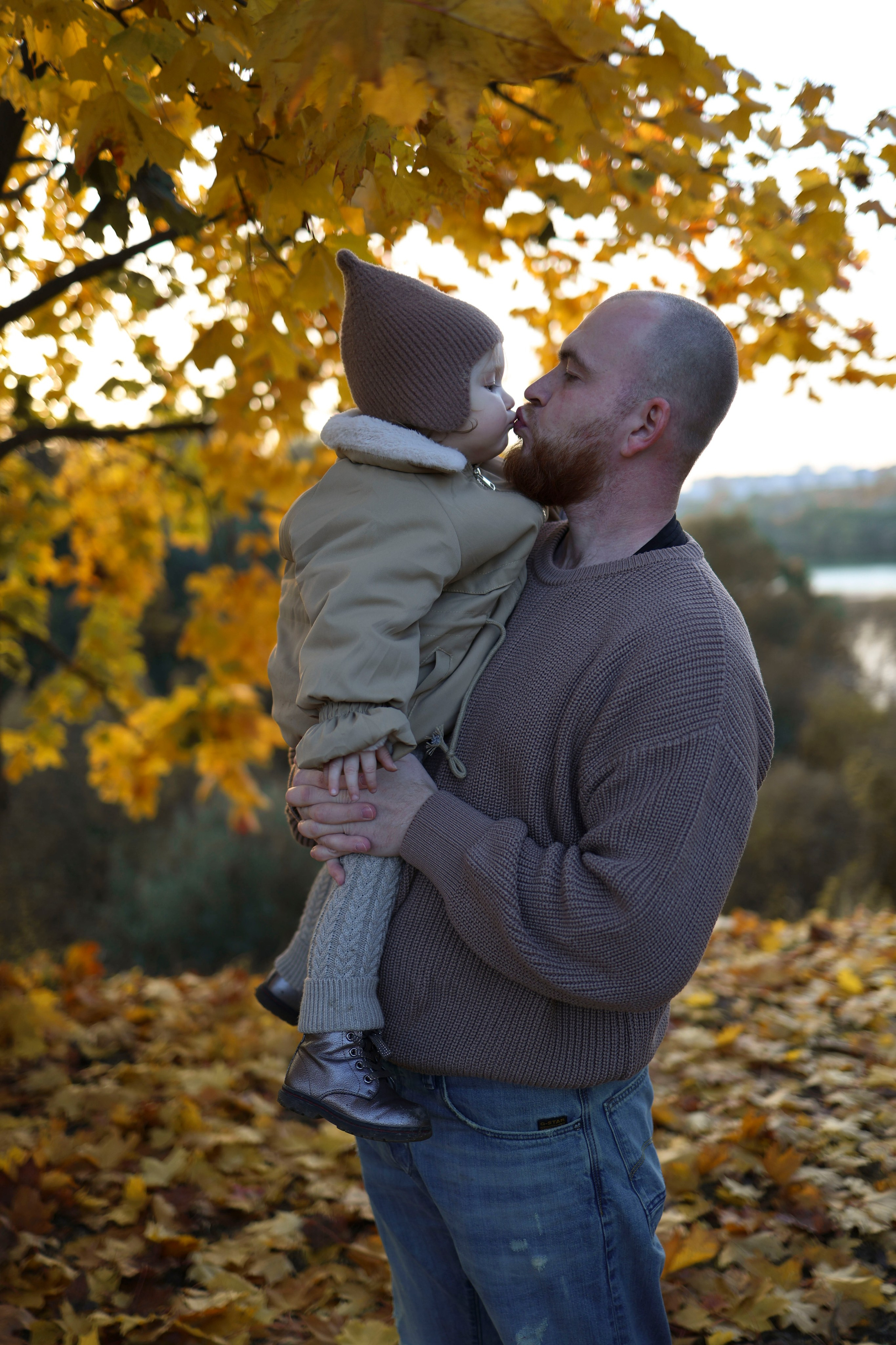 Осенняя прогулка папы с дочками. Семейный и детский фотограф в Москве Анастасия Мурга