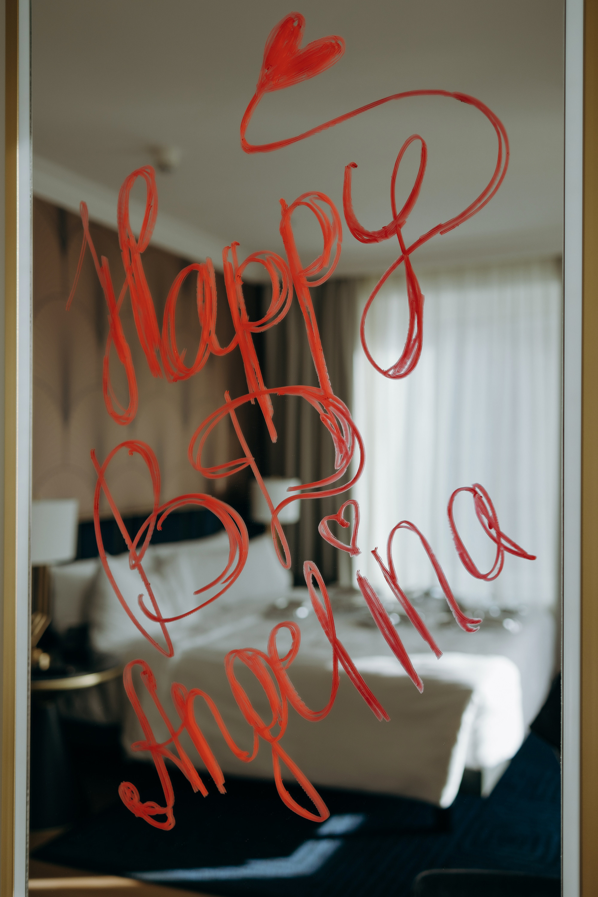 надпись на зеркале