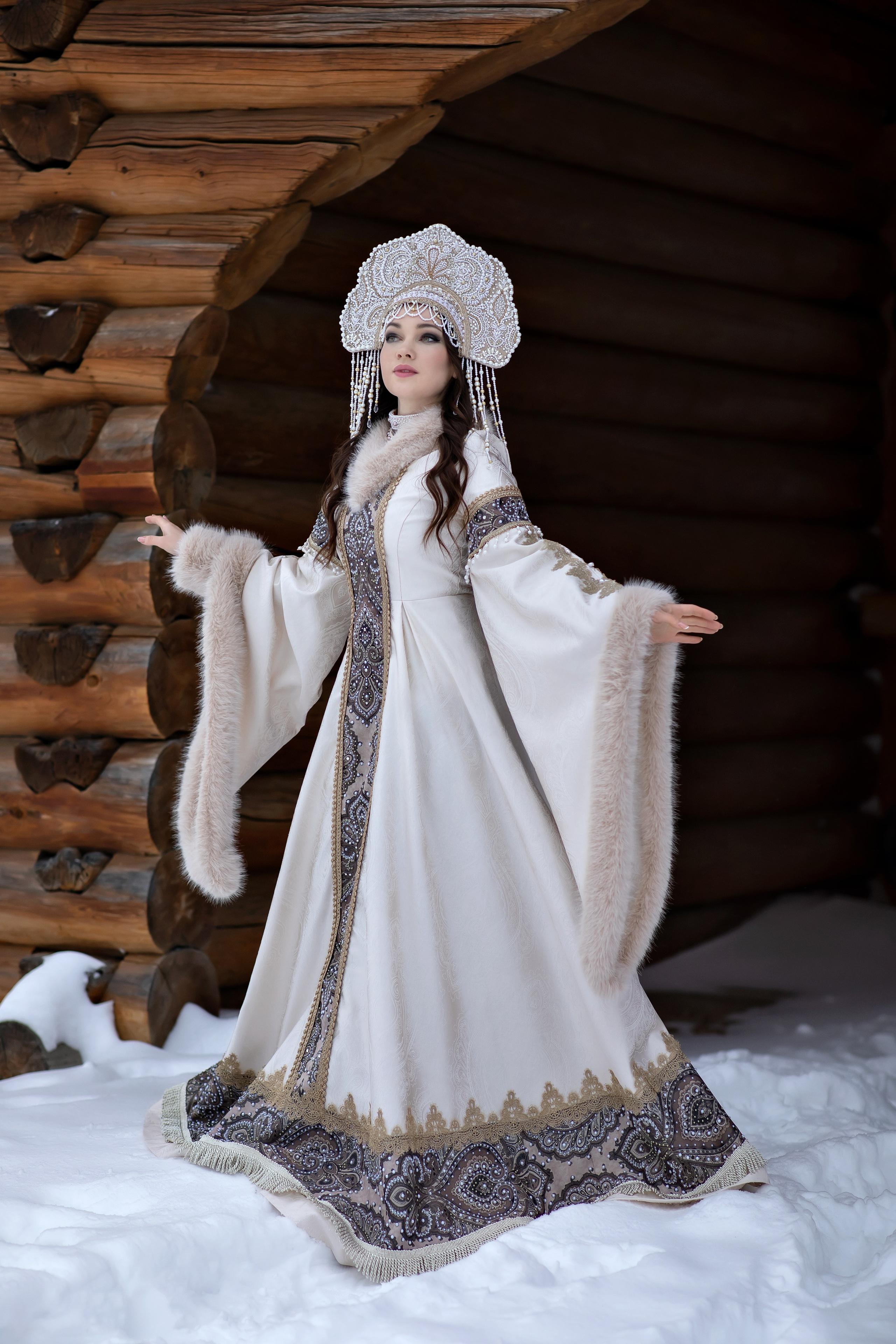 A2. Дизайнер костюмов и украшений, фотограф