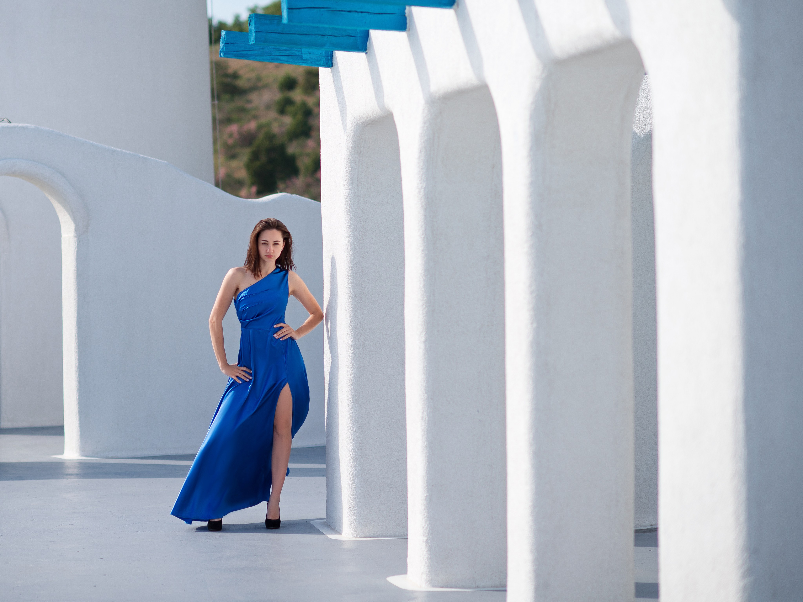 Аренда летящих платьев с разрезом и шлейфом в Севастополе