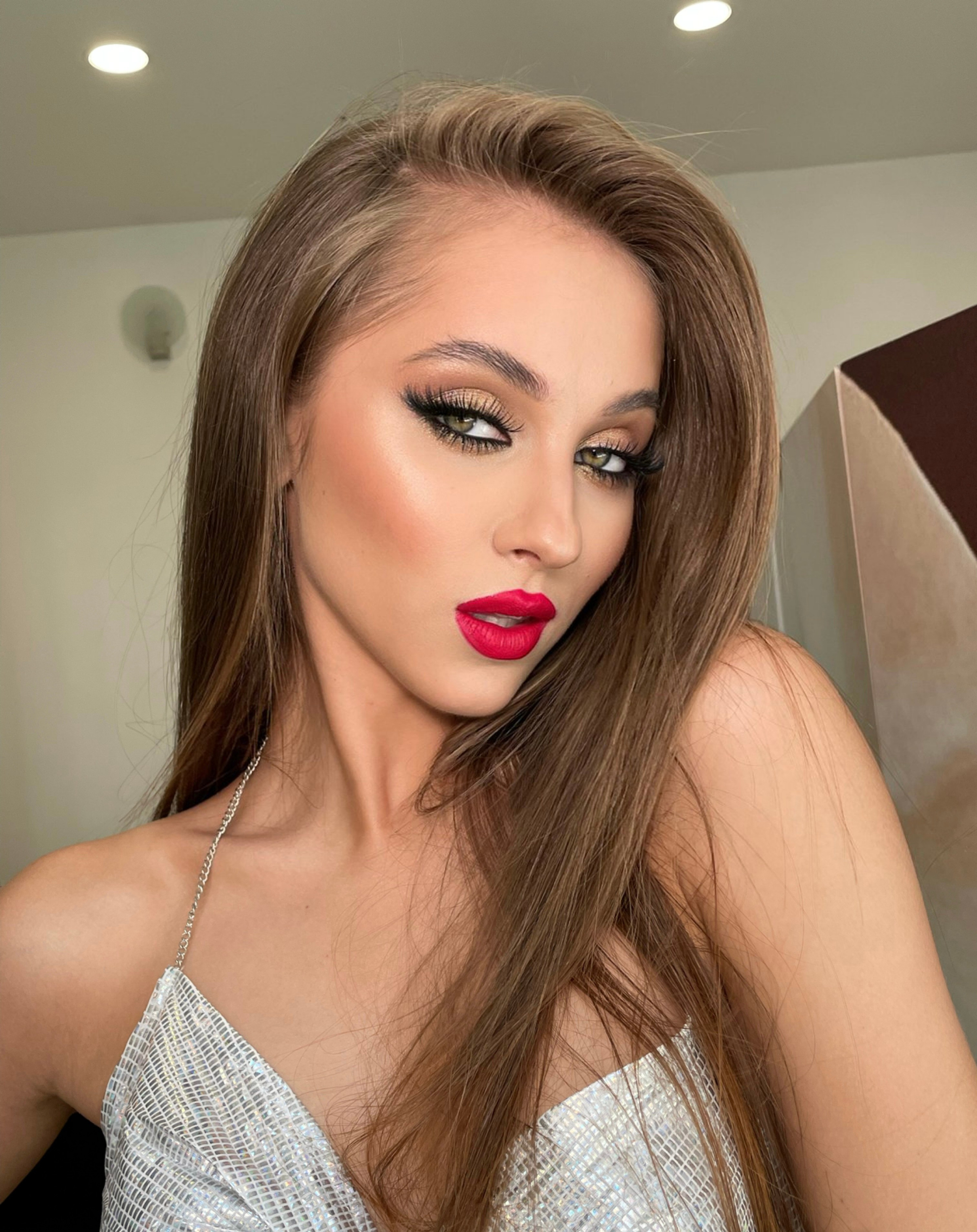 Модель София Новосибирск. Коммерческий фотограф для маркетплейсов Wildberries и Ozon в Новосибирске — фото и видео для брендов