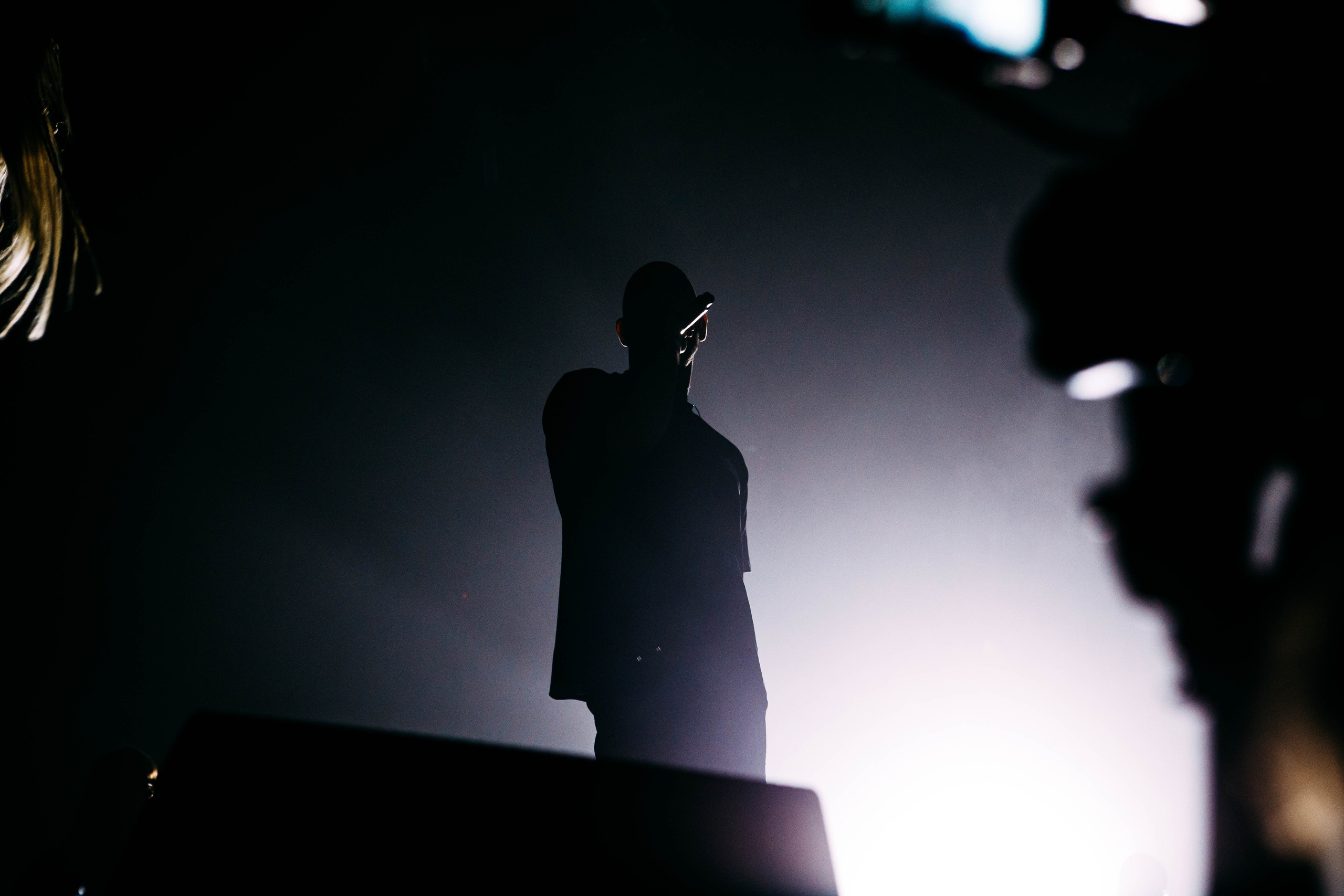 КОСИЧКИ ОТРЕЗАЛА И СОБРАЛА СТАДИУМ