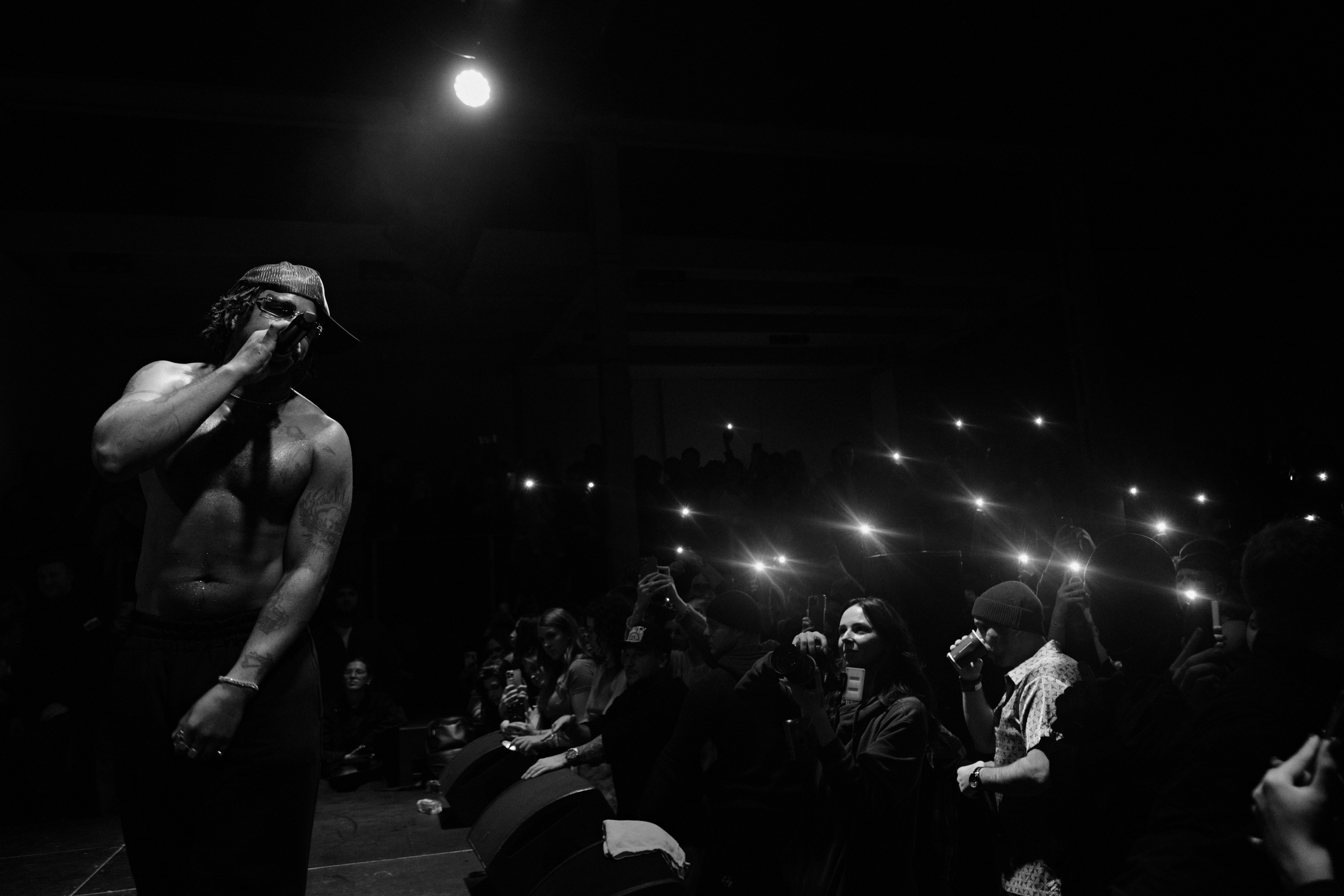 Azizi Gibson. NOIZOMAX Художественный фотограф в Дубай