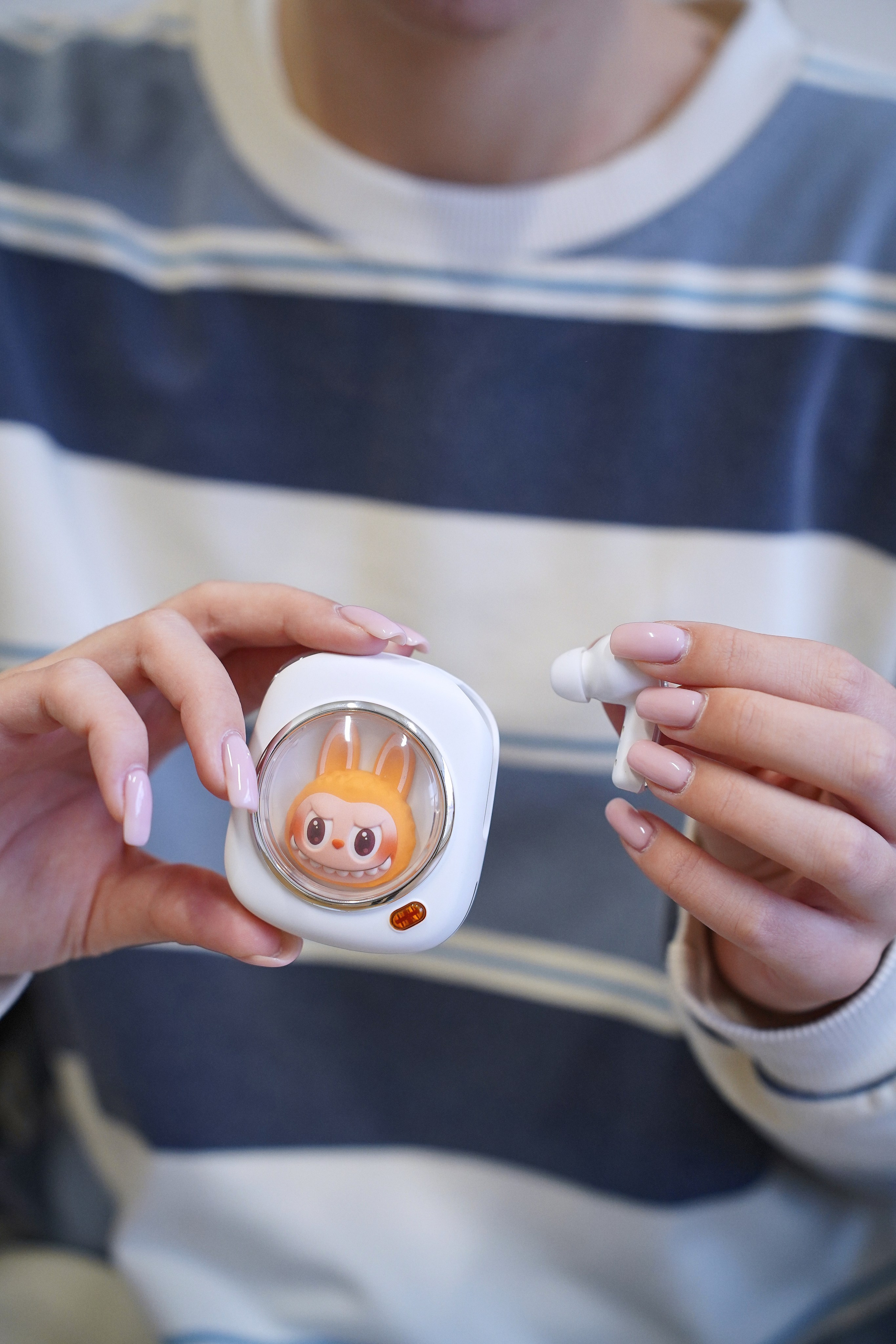 Наушники в интерьере. Фотограф