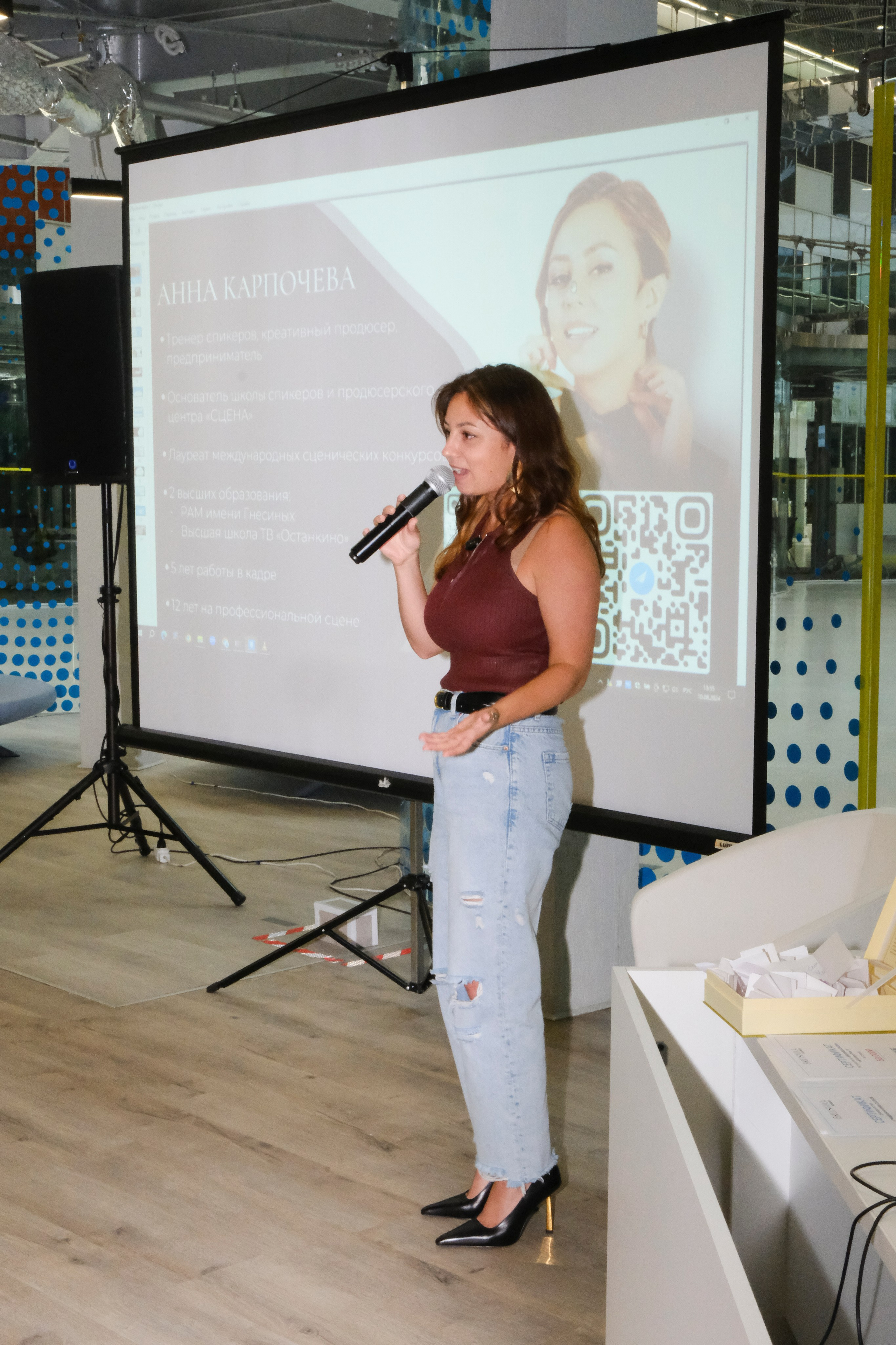 Репортаж бизнес-конференции в Сколково от сообщества BRUSNIKA. Индивидуальная фотосъёмка в Москве. Фотограф Василиса Тарасова